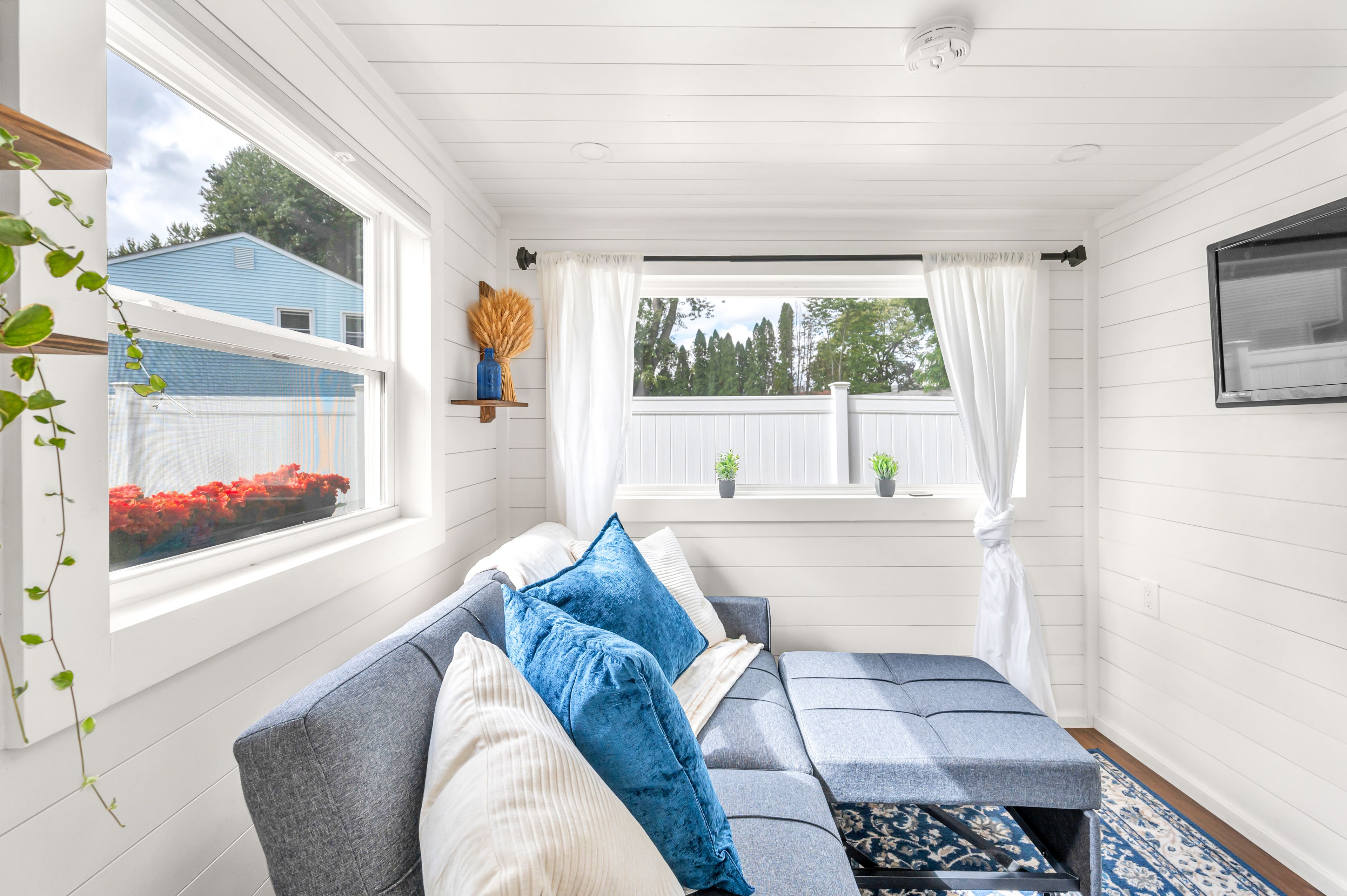 Living Area | Full Sleeper Sofa