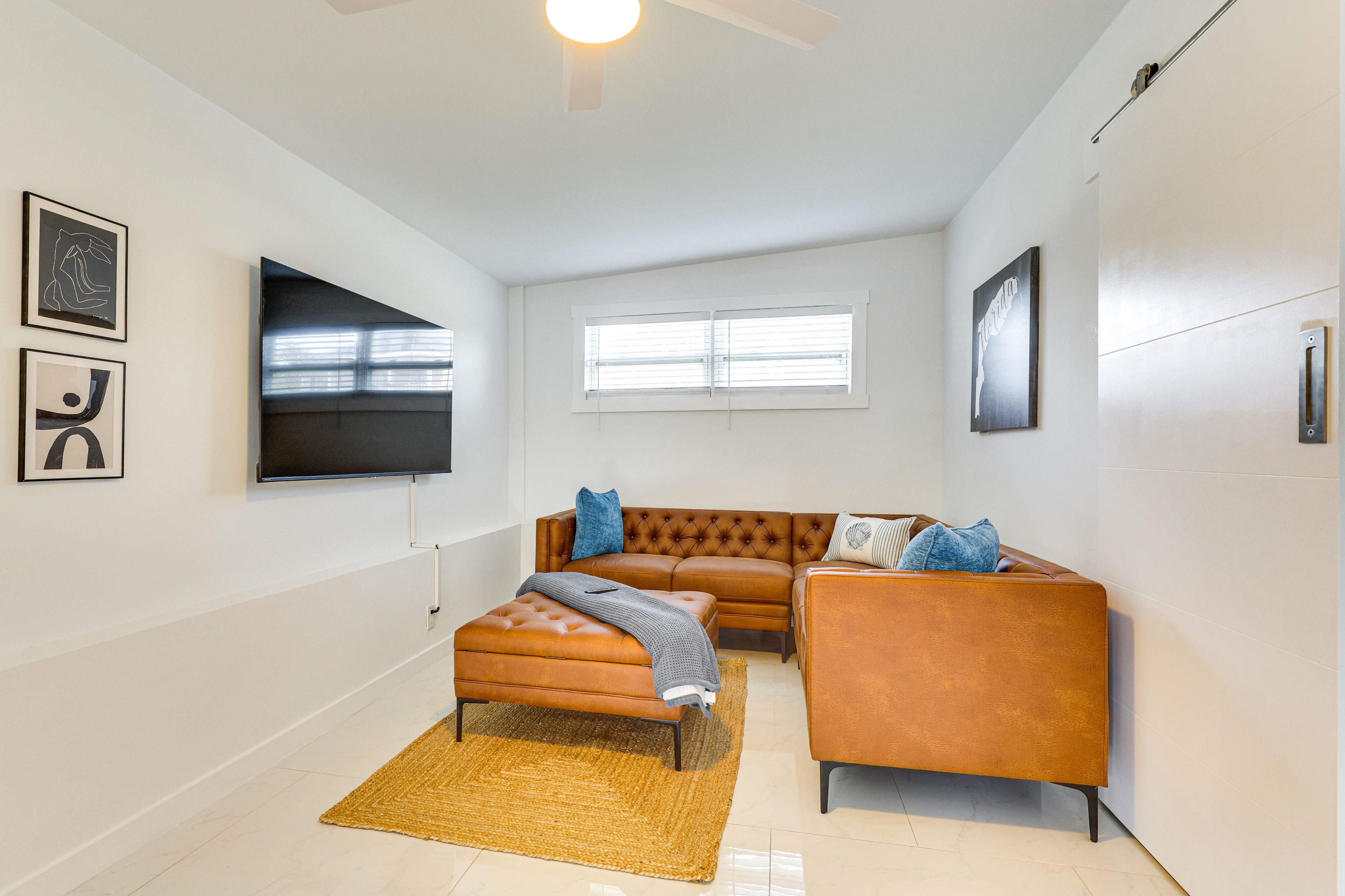 Living Room | Free WiFi | Smart TV