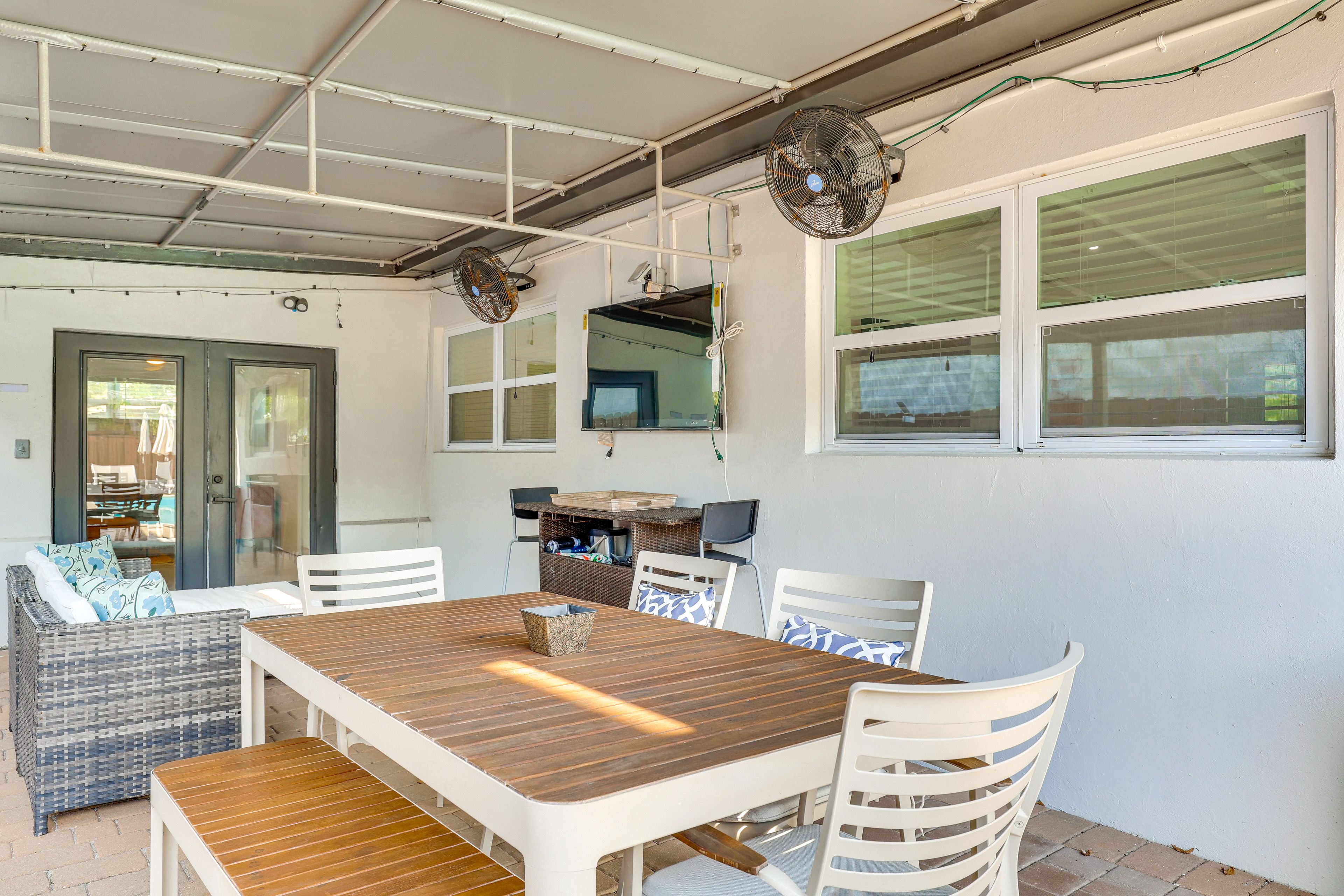 Private Patio | Smart TV