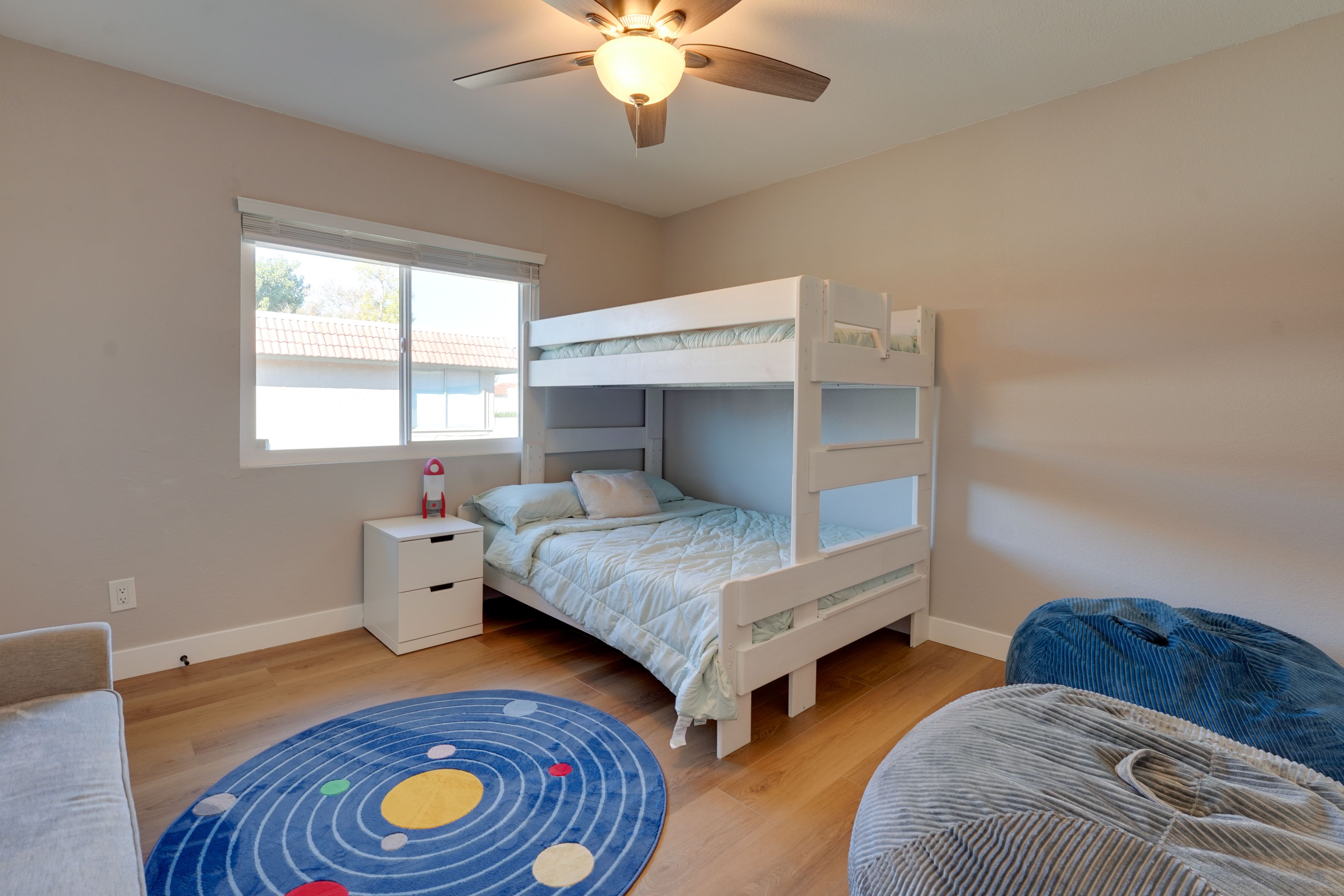 Bedroom 2 | Twin/Full Bunk Bed
