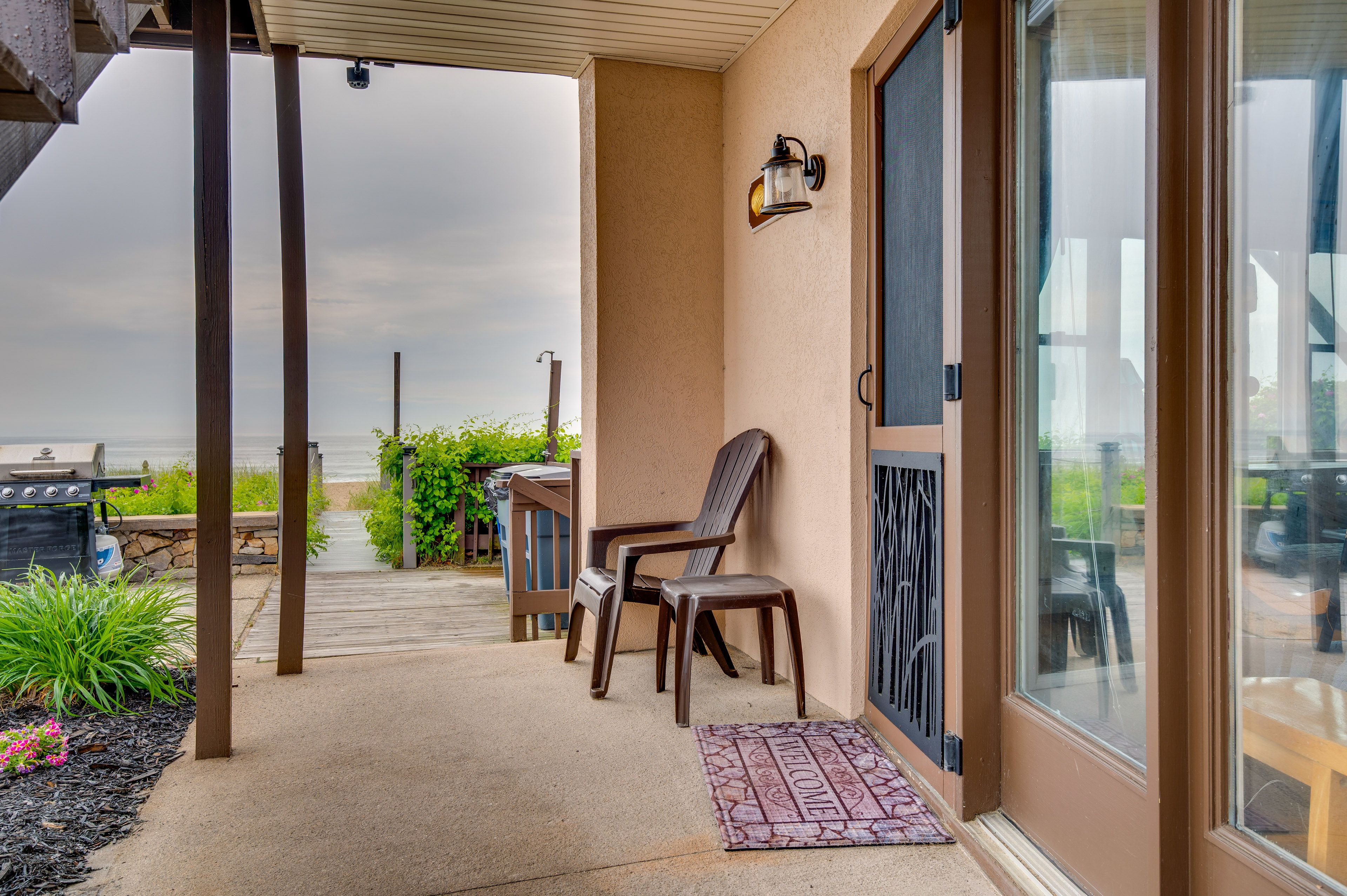 Unit Entry | Single-Story Studio