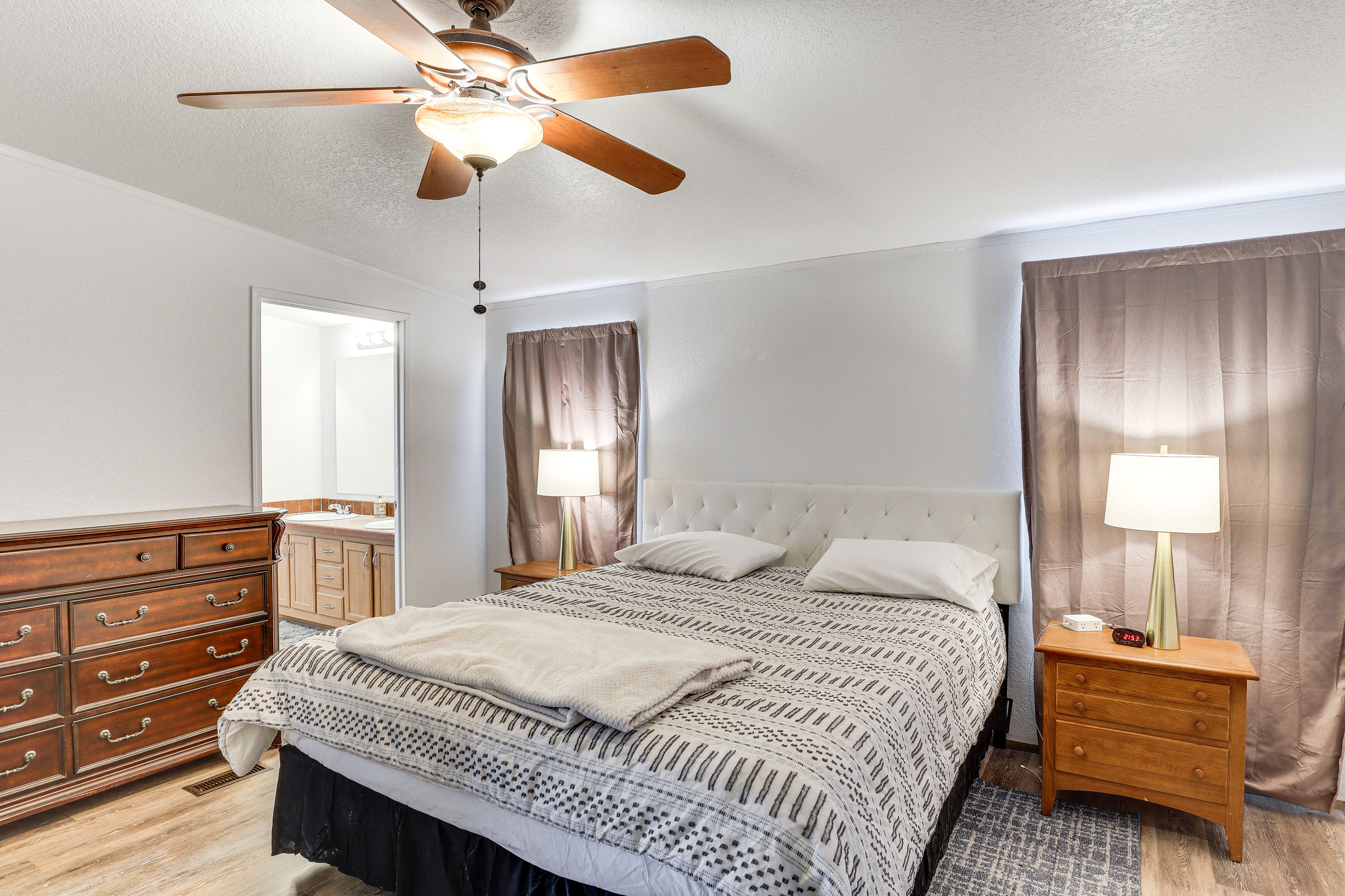 Bedroom 1 | King Bed