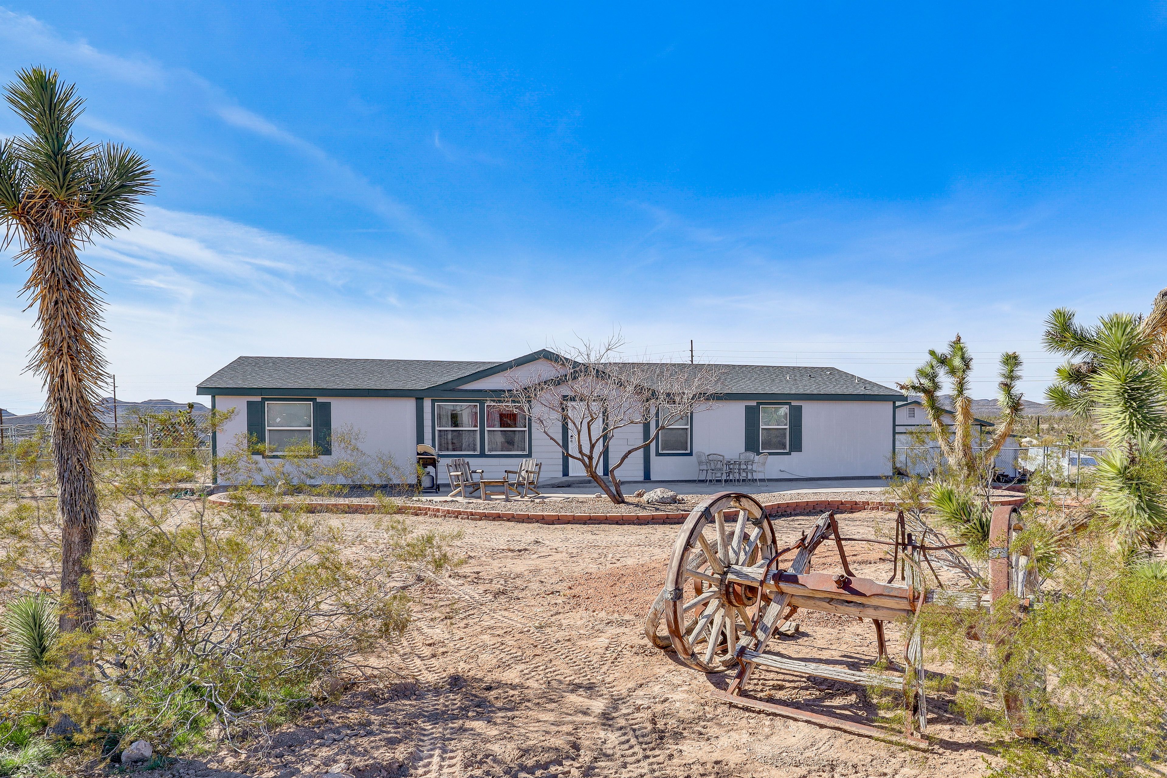 Dolan Springs Vacation Rental | 3BR | 2BA | 2,700 Sq Ft | Step-Free Access
