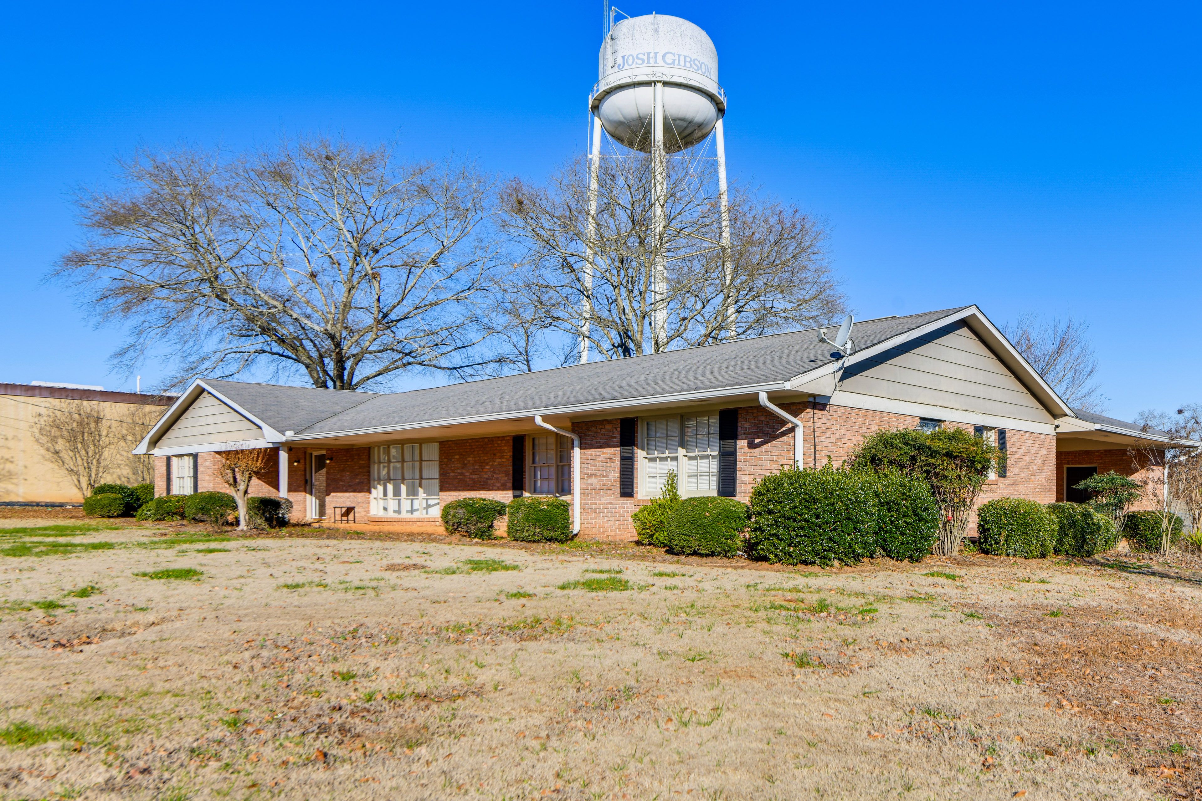 Exterior | Walk to Town