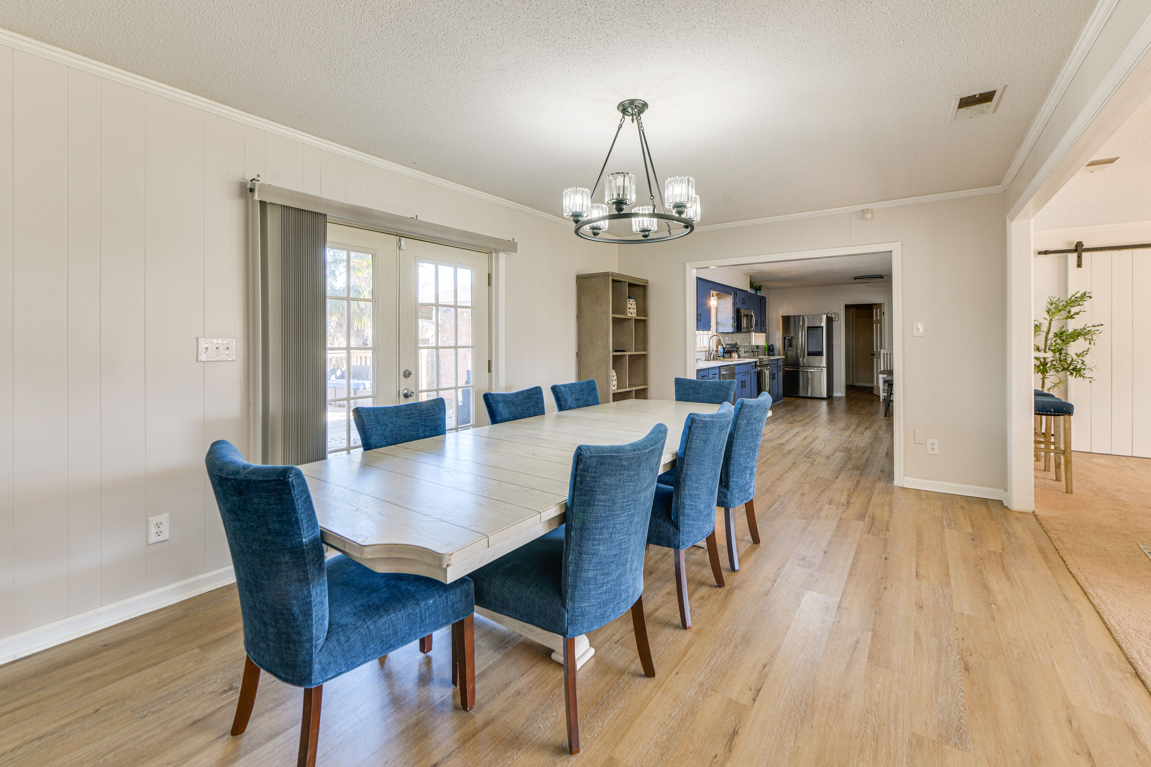 Dining Area | Dishware & Flatware