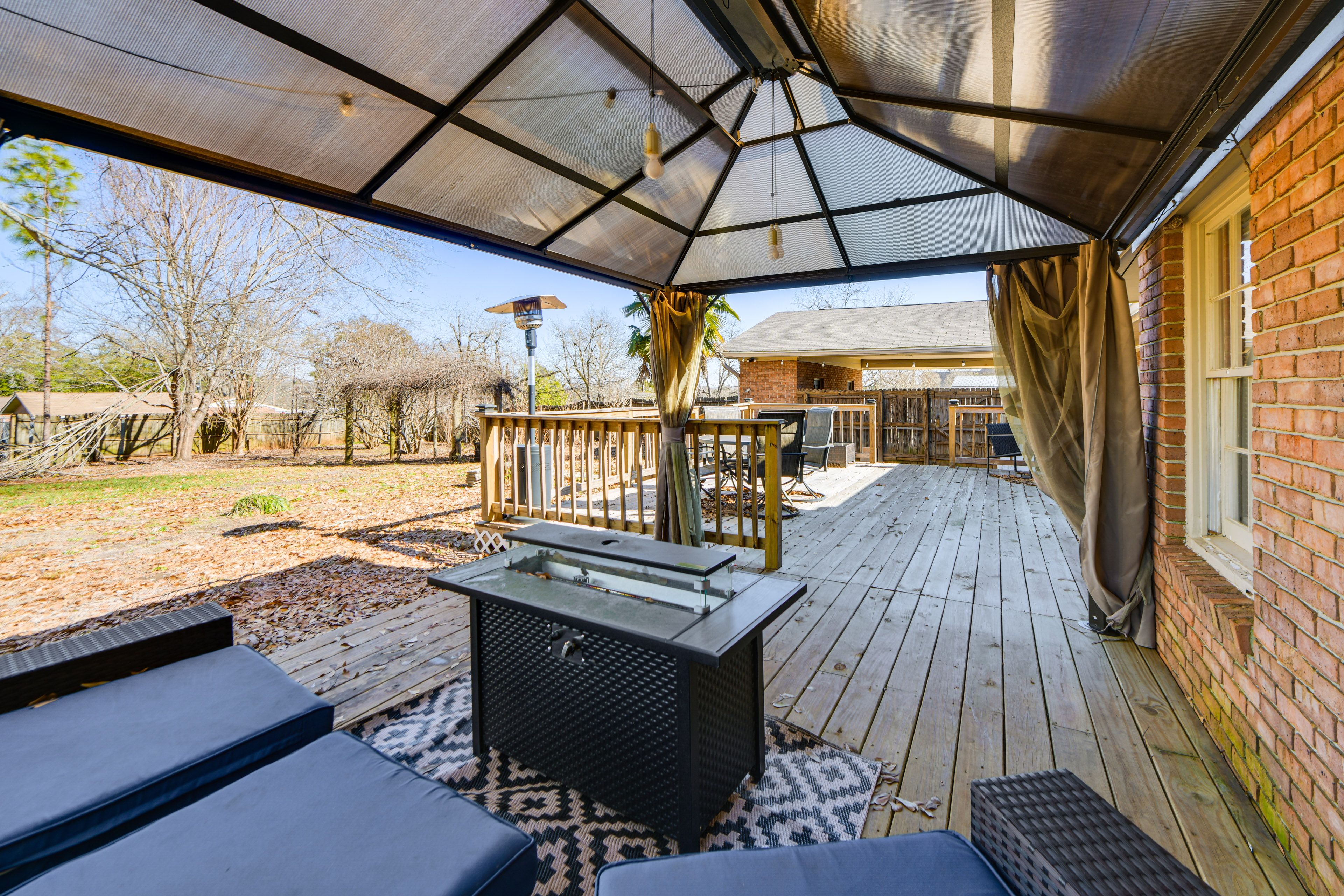 Back Porch | Gas Grill | Fire Pit | Outdoor Dining Set