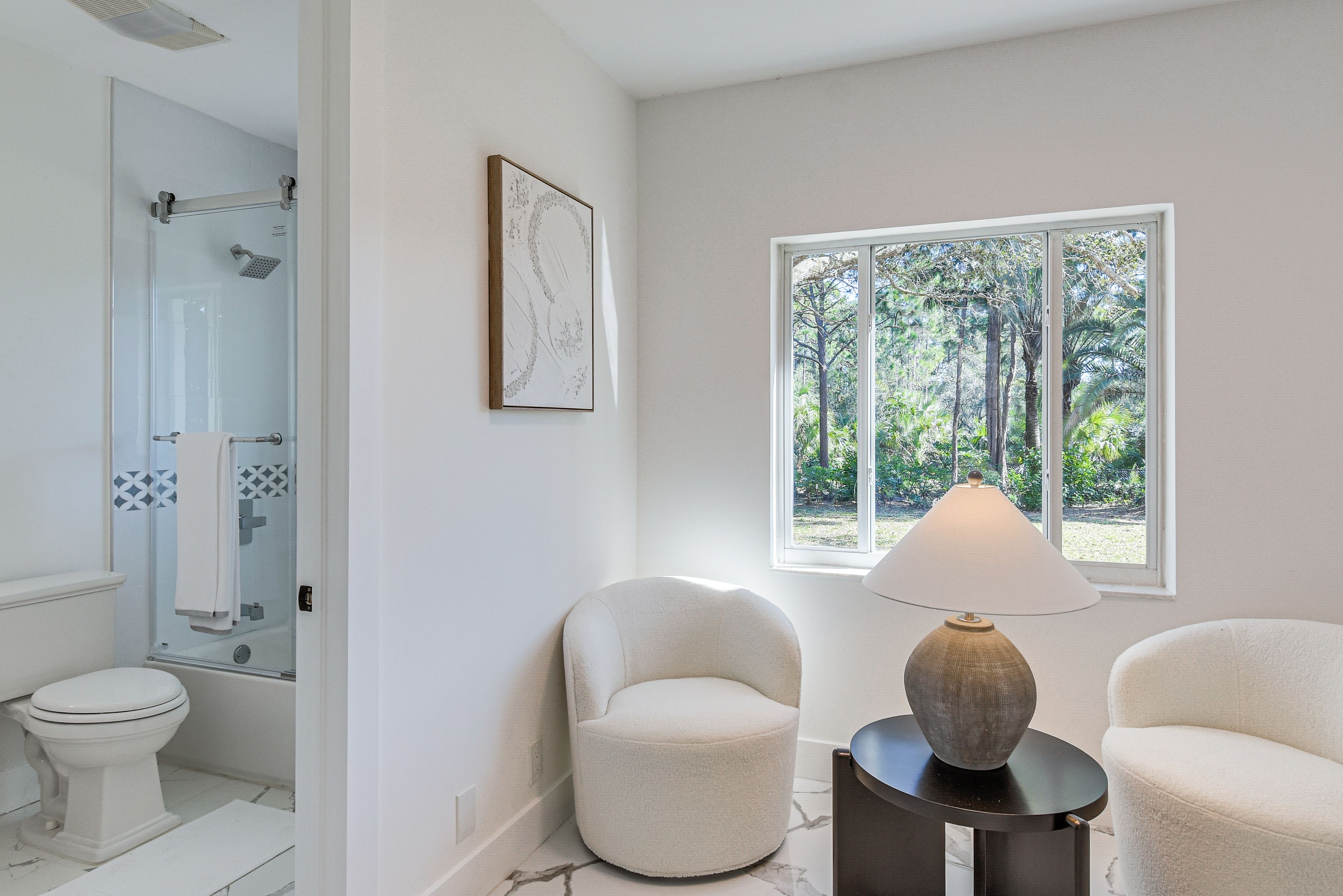 En-Suite Powder Room | 1st Floor