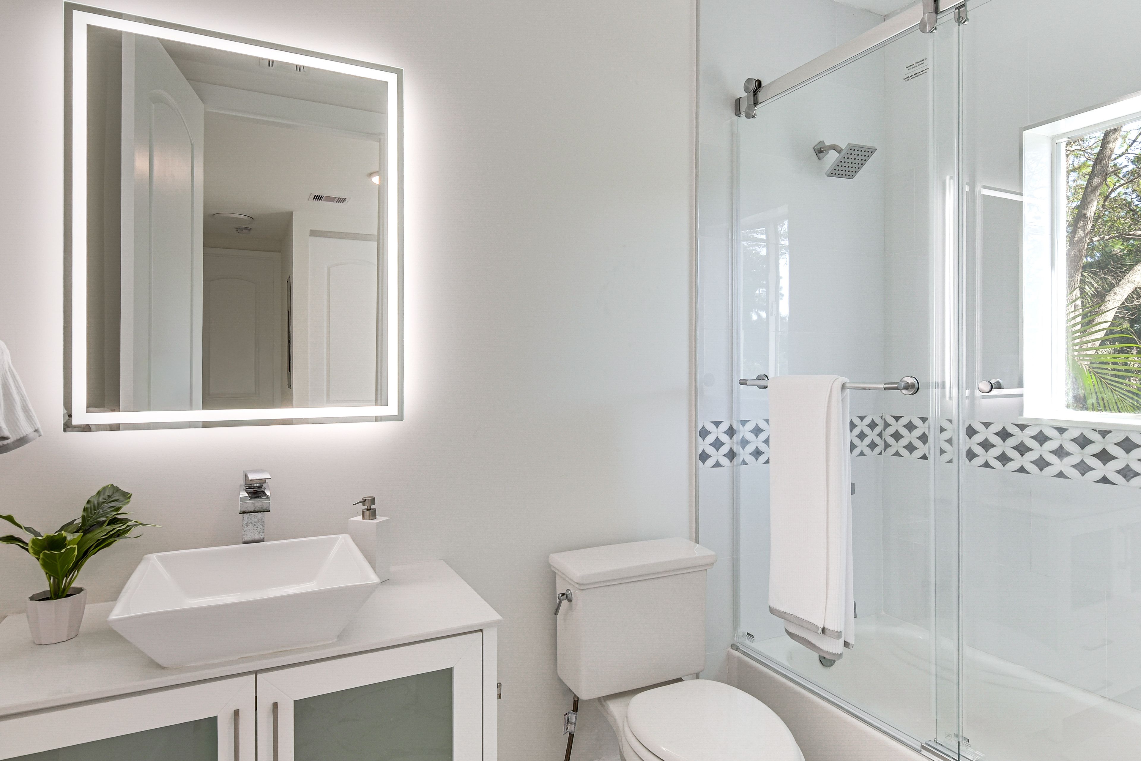 En-Suite Bathroom | 1st Floor