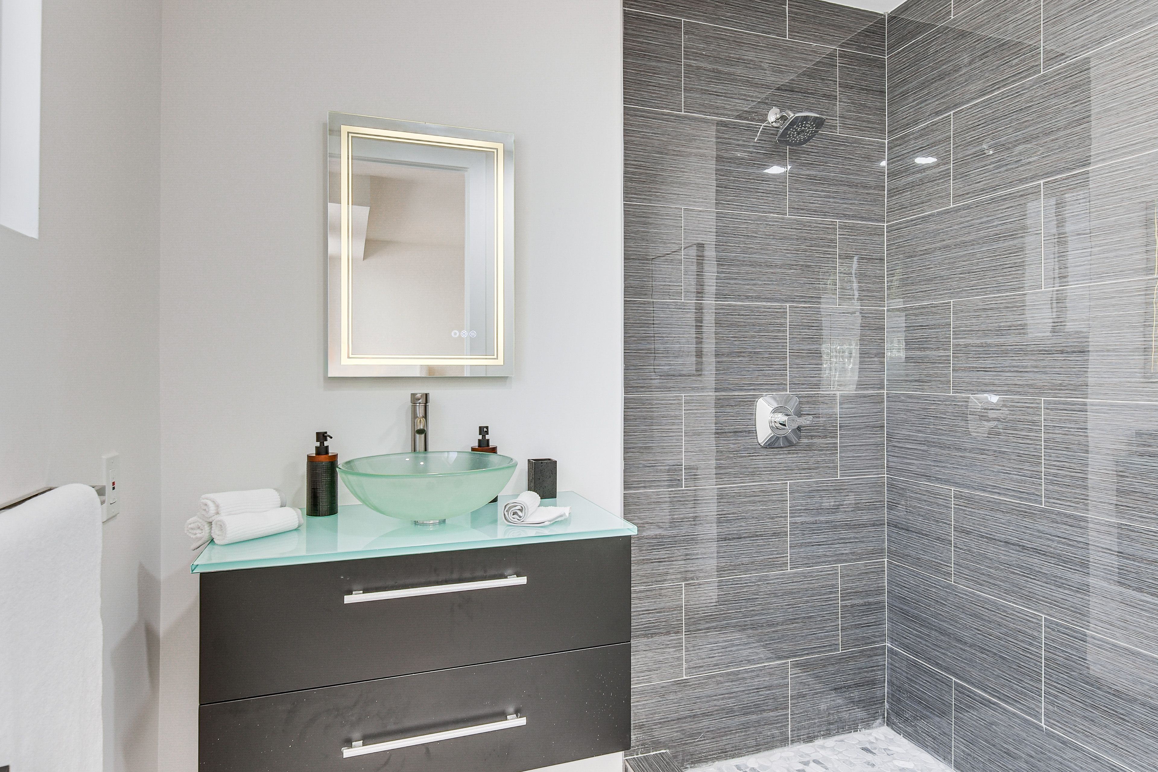 En-Suite Bathroom | 1st Floor