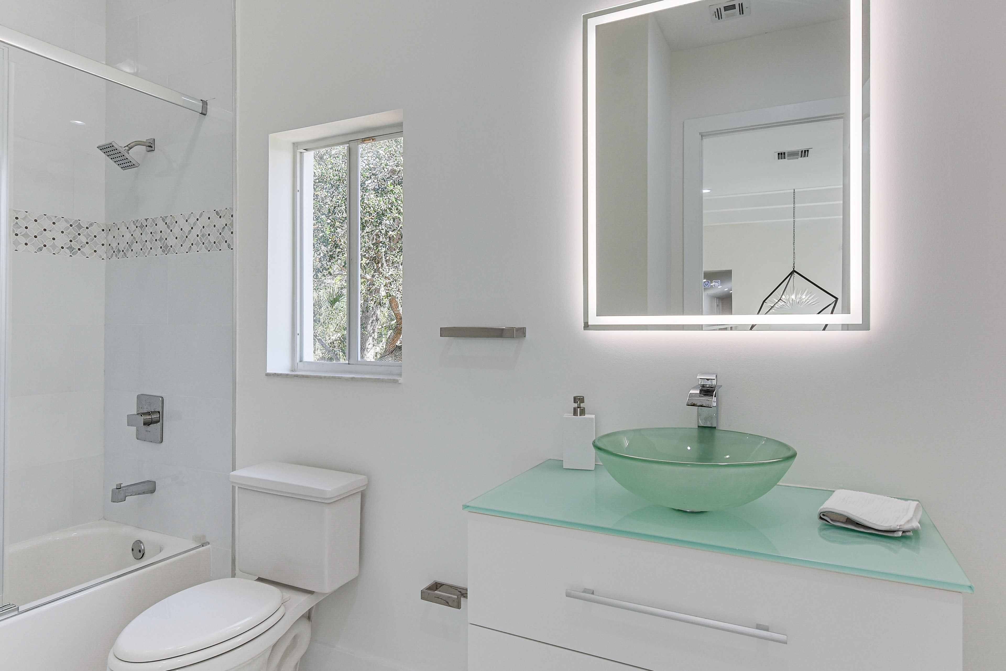 Full Bathroom | 2nd Floor