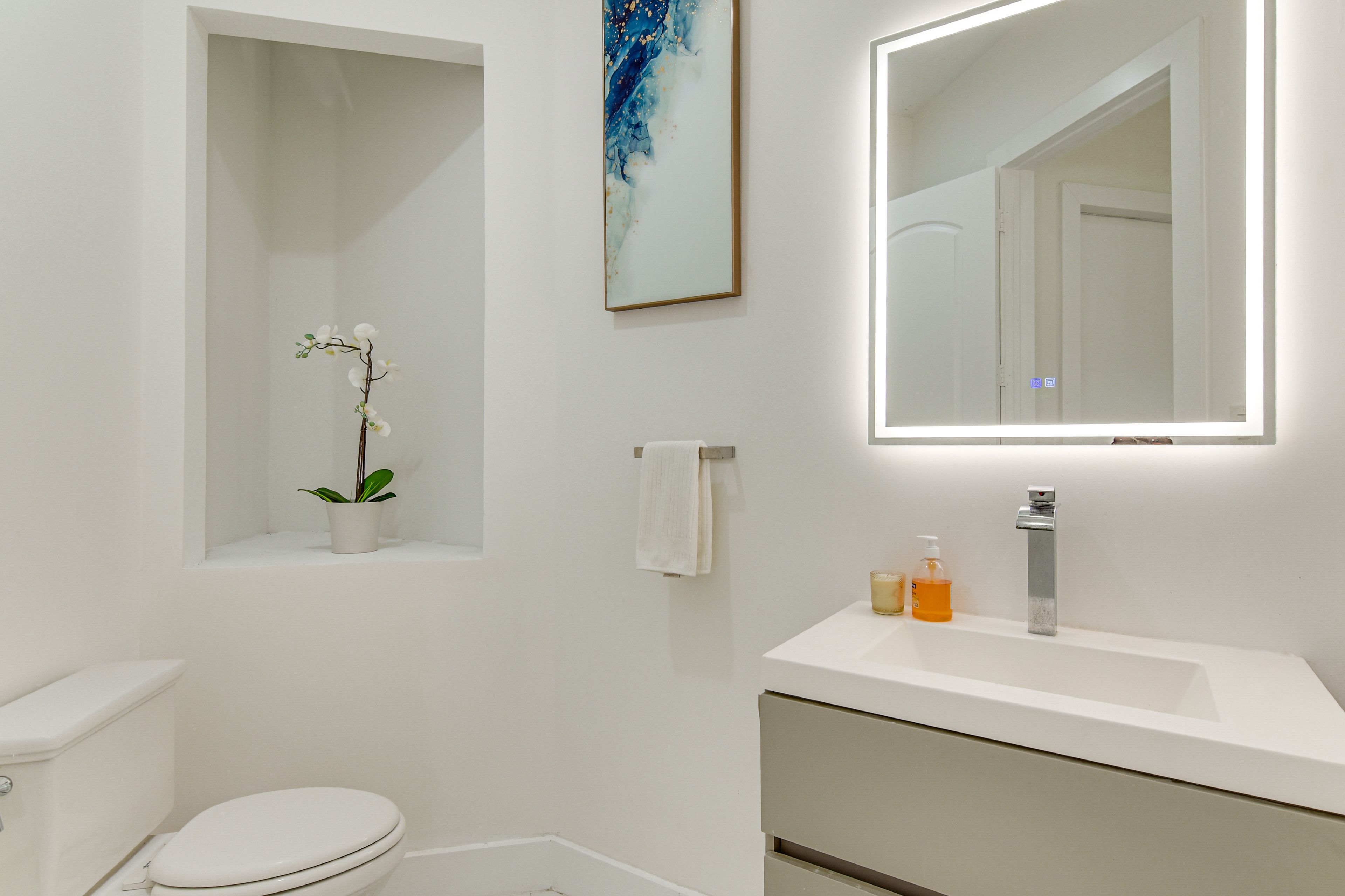 Half Bathroom | 1st Floor