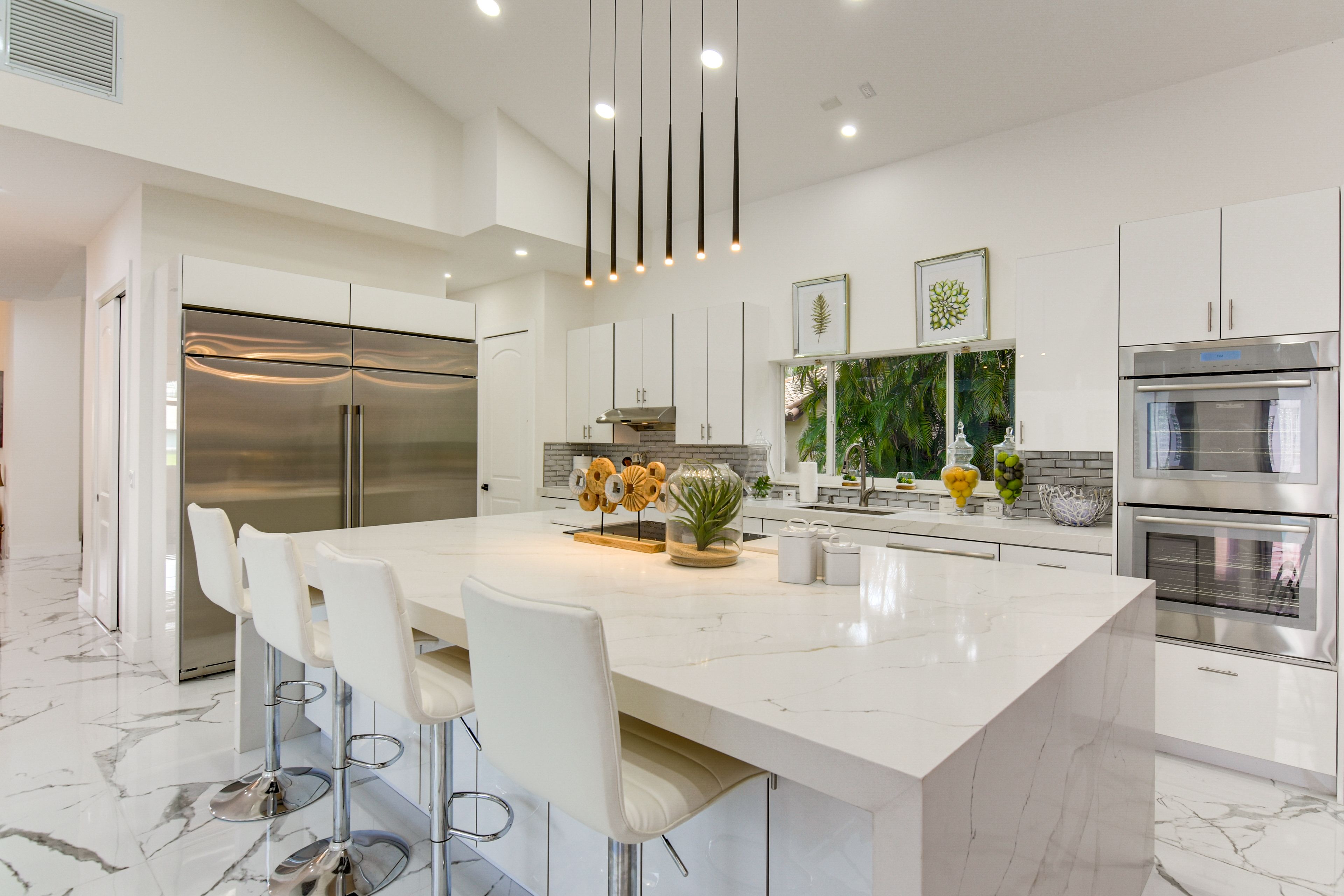 Gourmet Kitchen | Double Ovens | Oversized Fridge | Waterfall Island