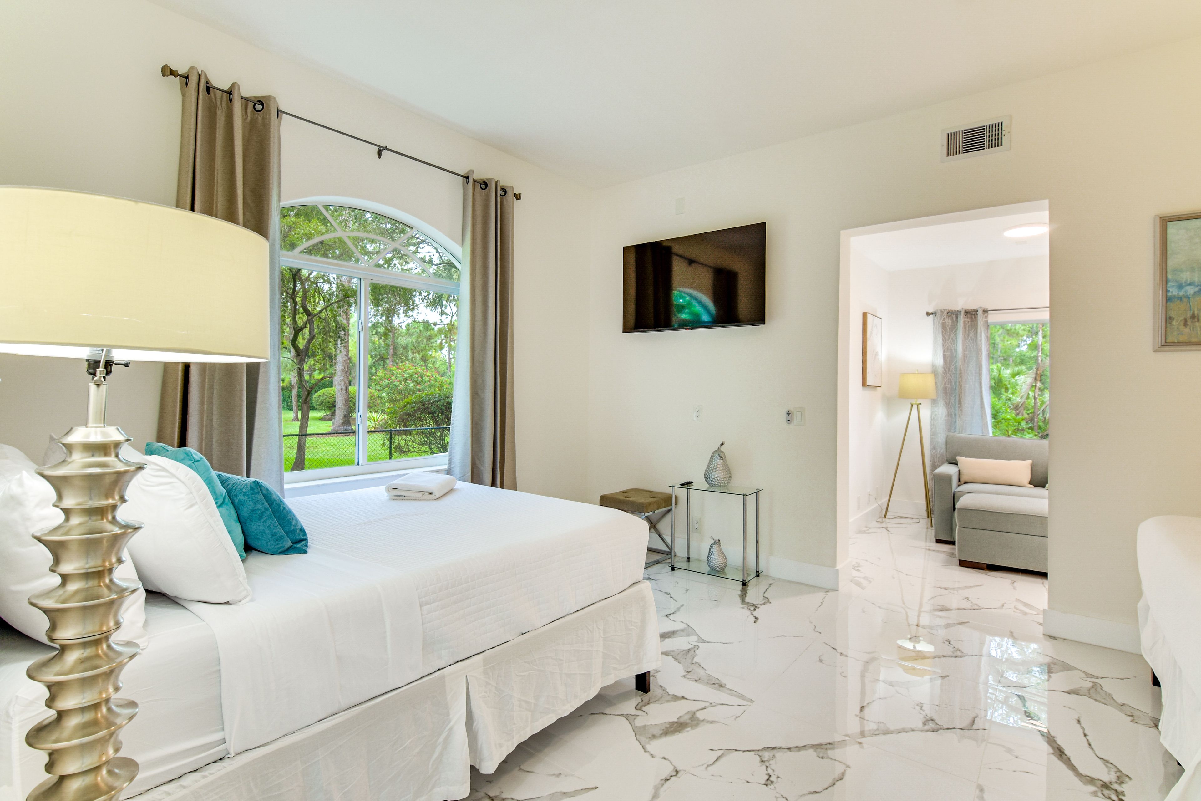 Bedroom 1 | 1st Floor | King Bed | Queen Bed