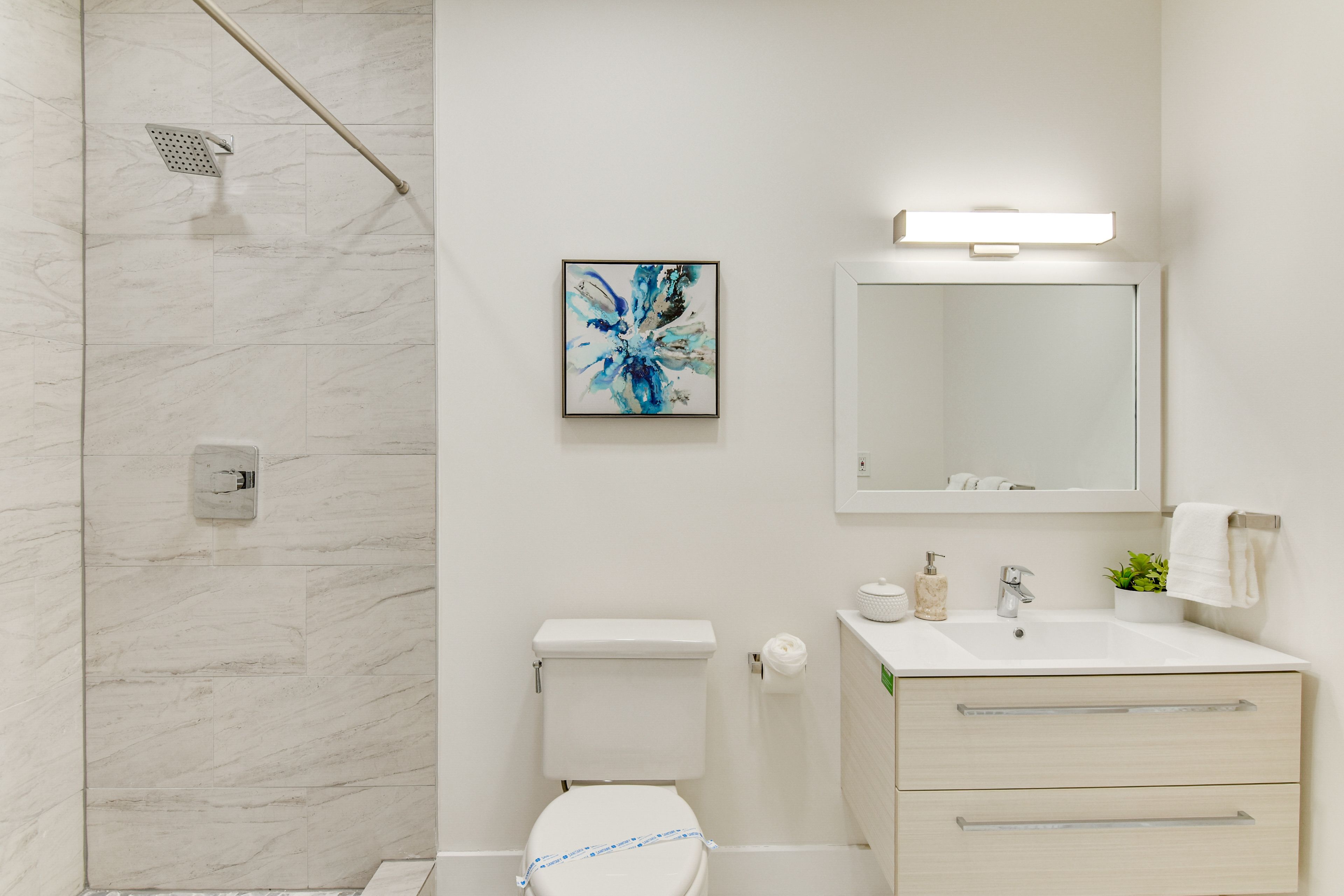 Full Bathroom | 1st Floor