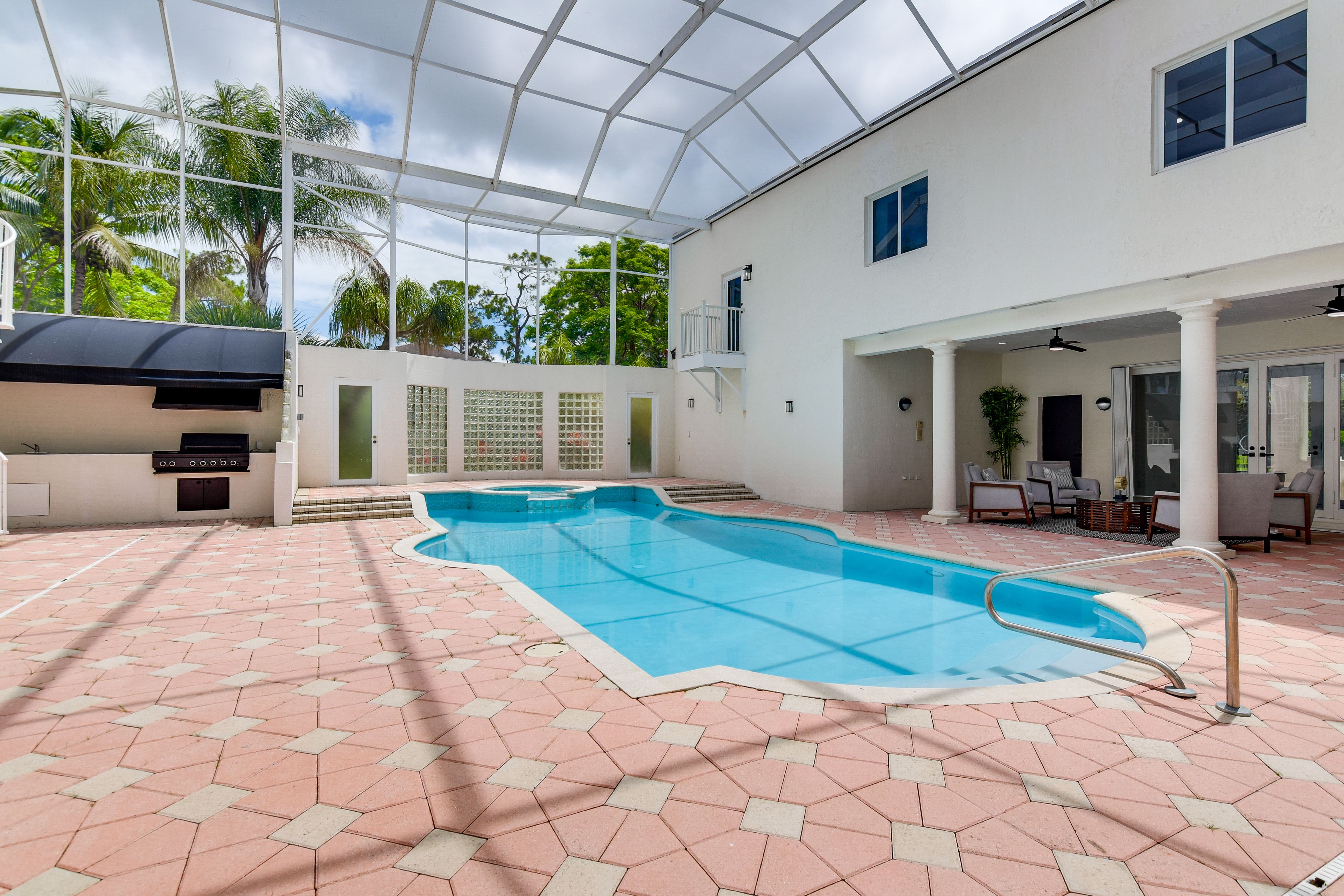 Private Pool & Hot Tub