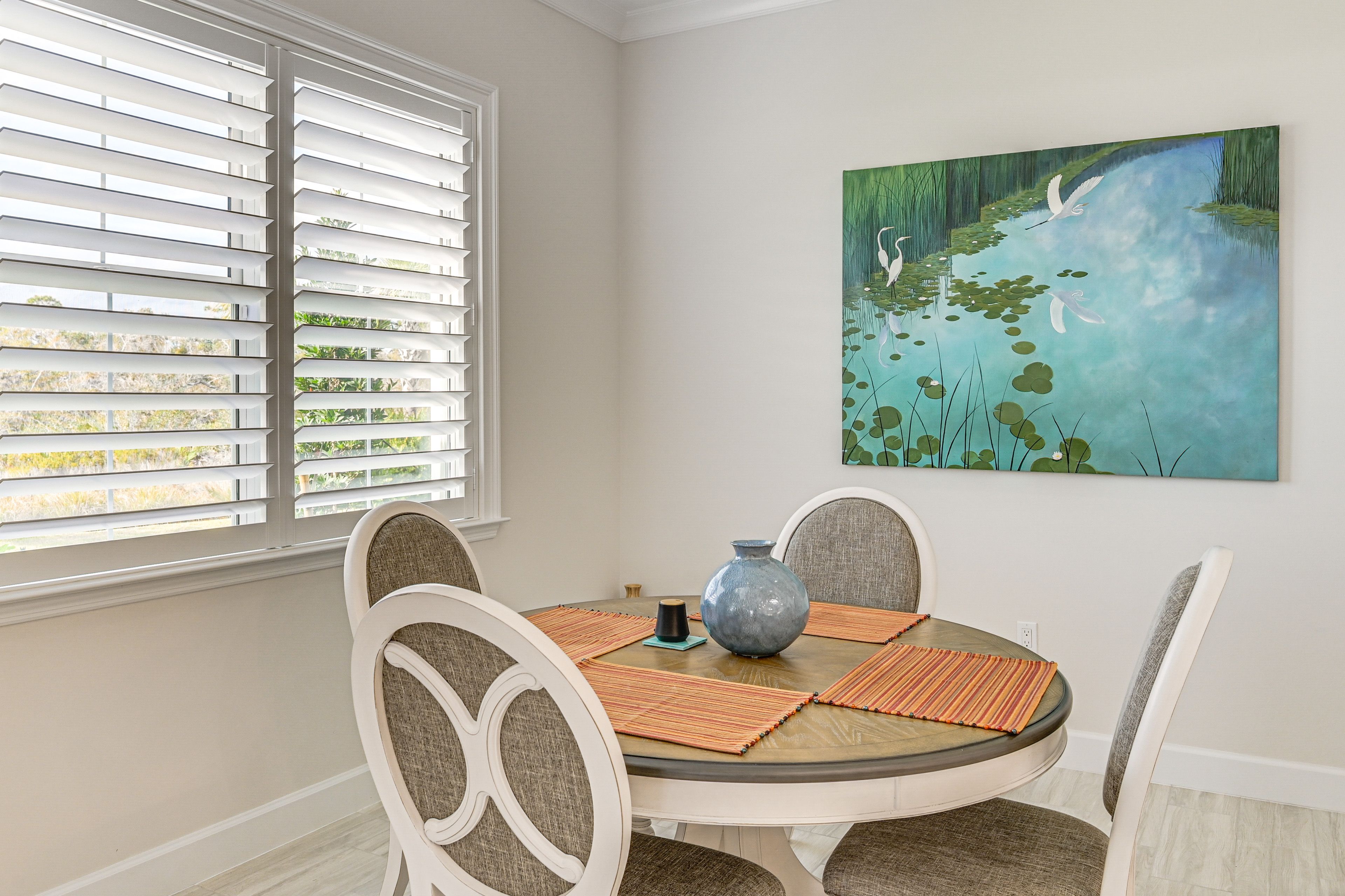 Dining Table | Dishware & Flatware