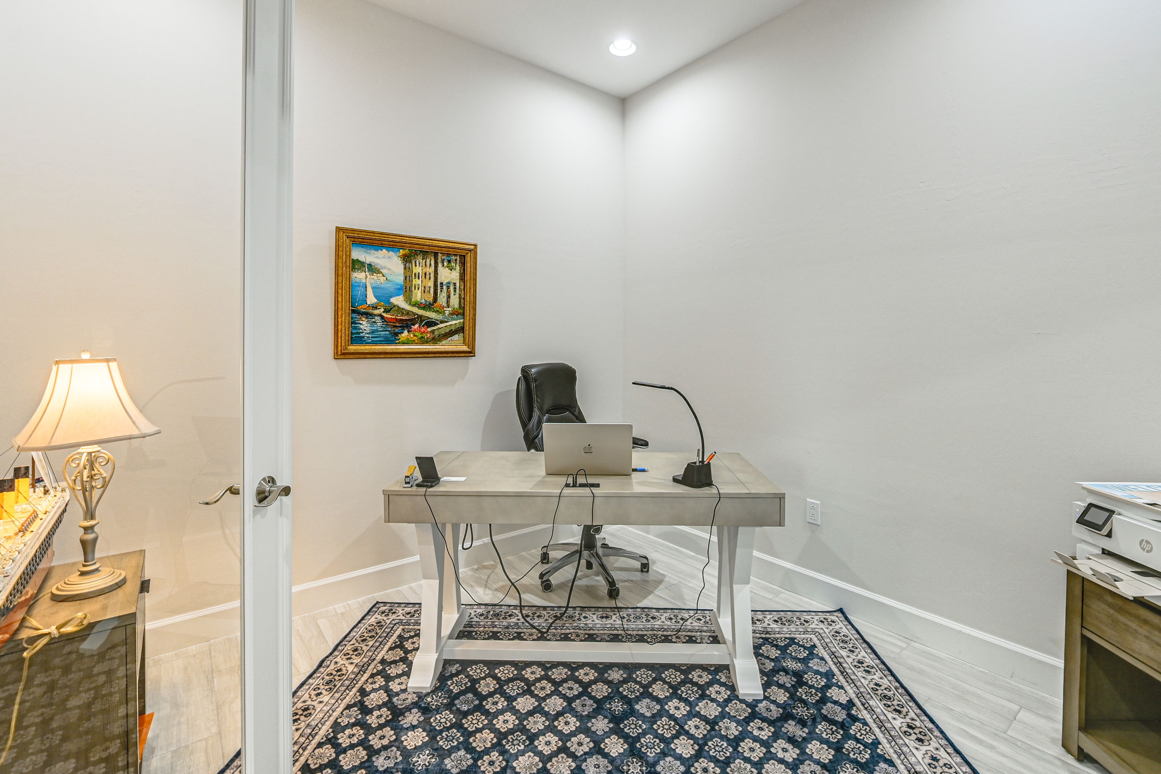 Home Office | Free WiFi