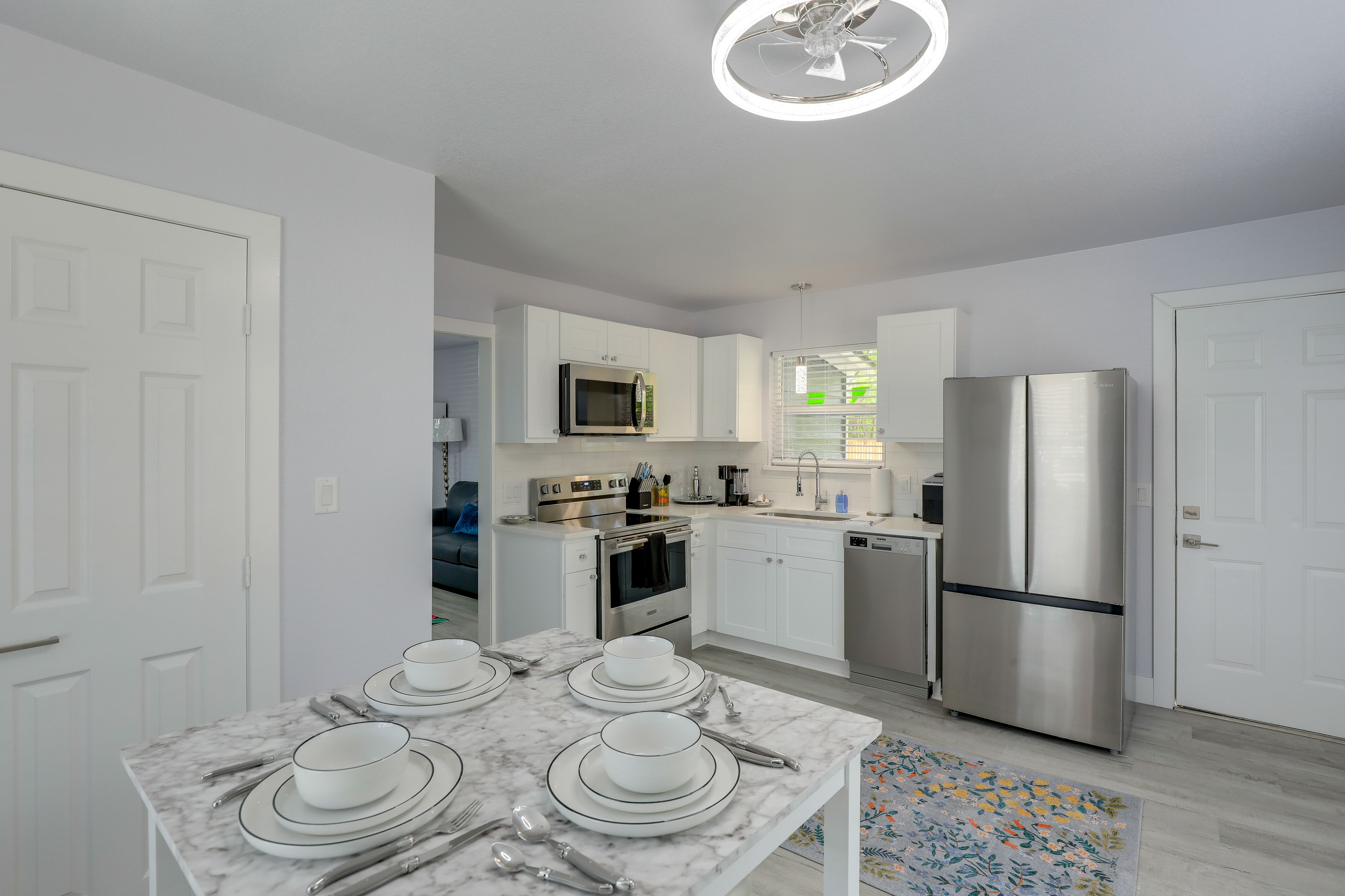 Kitchen & Dining Area