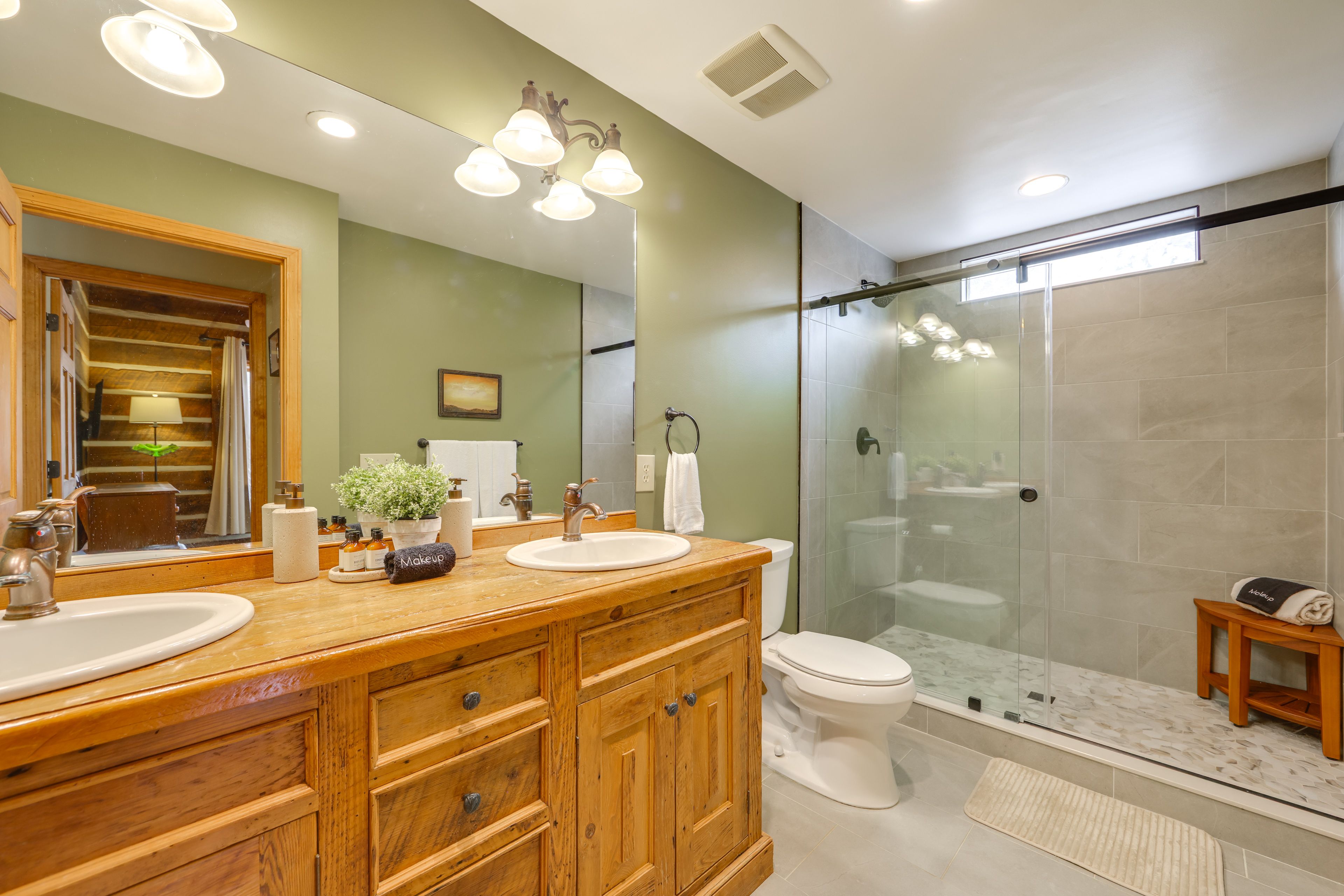 Bathroom | Main Level