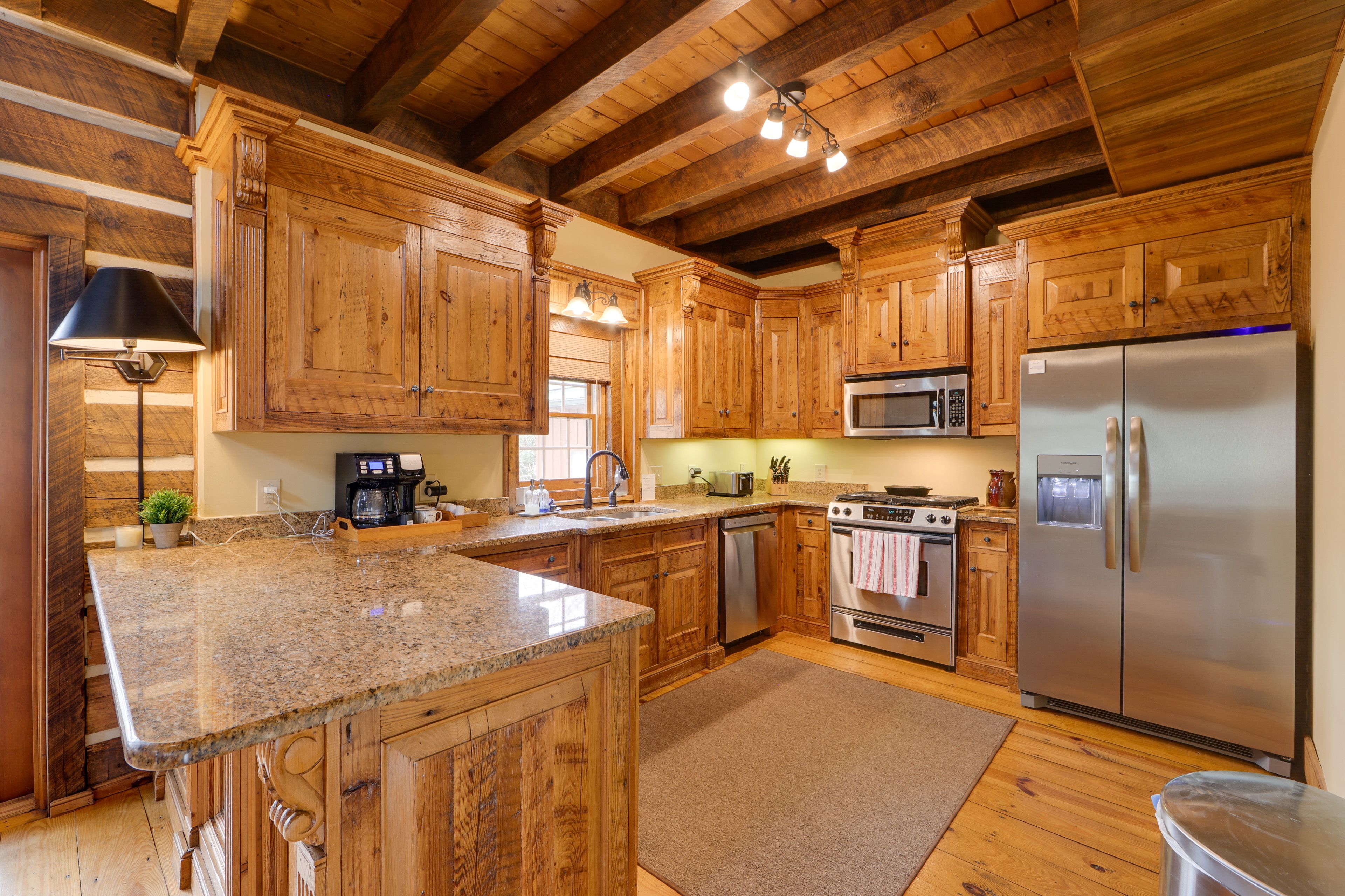 Kitchen | Main Level