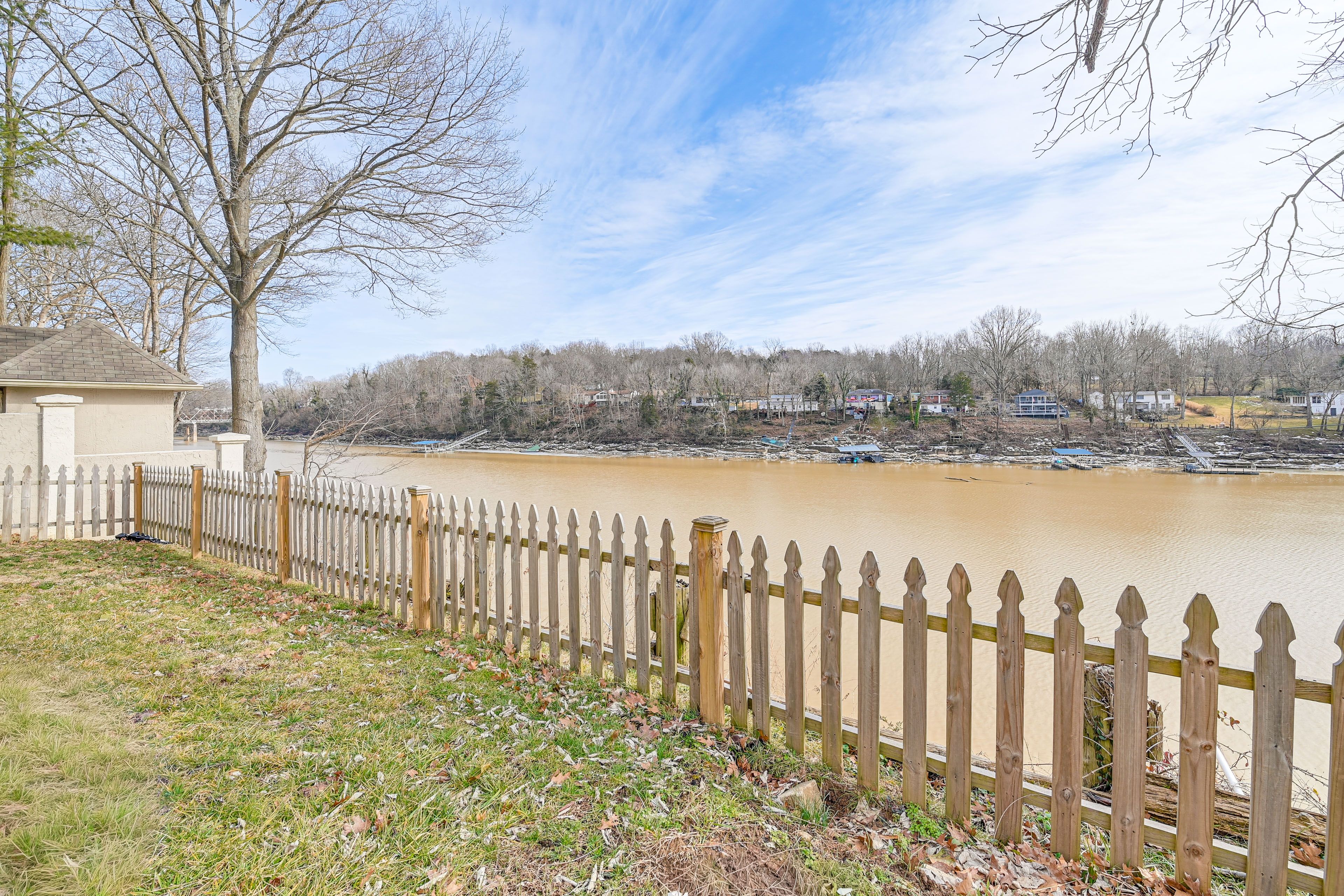 Private Yard | Waterfront Property on Herrington Lake
