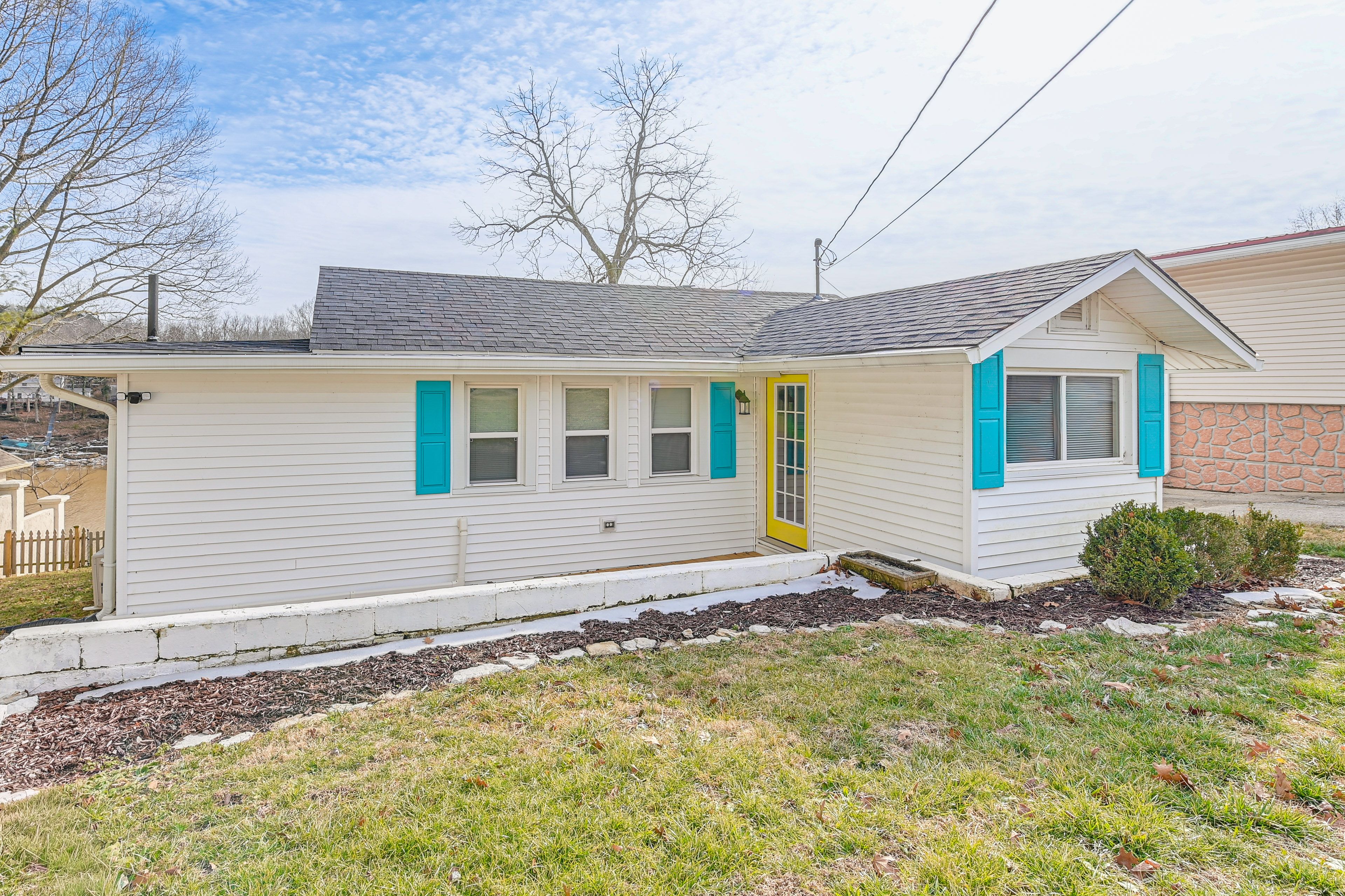 Front Exterior | 1 Step to Access