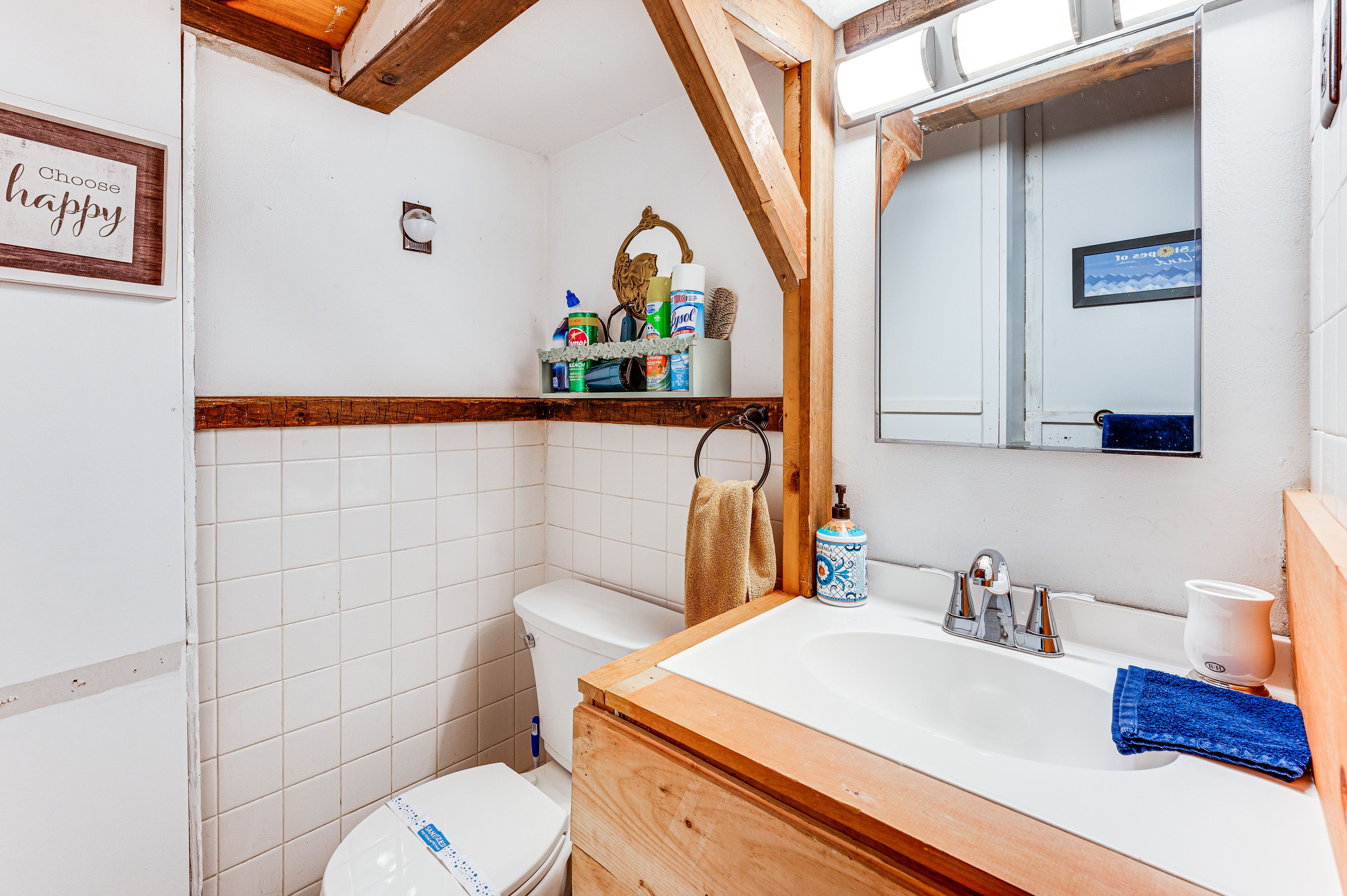 Half Bathroom | 2nd Floor