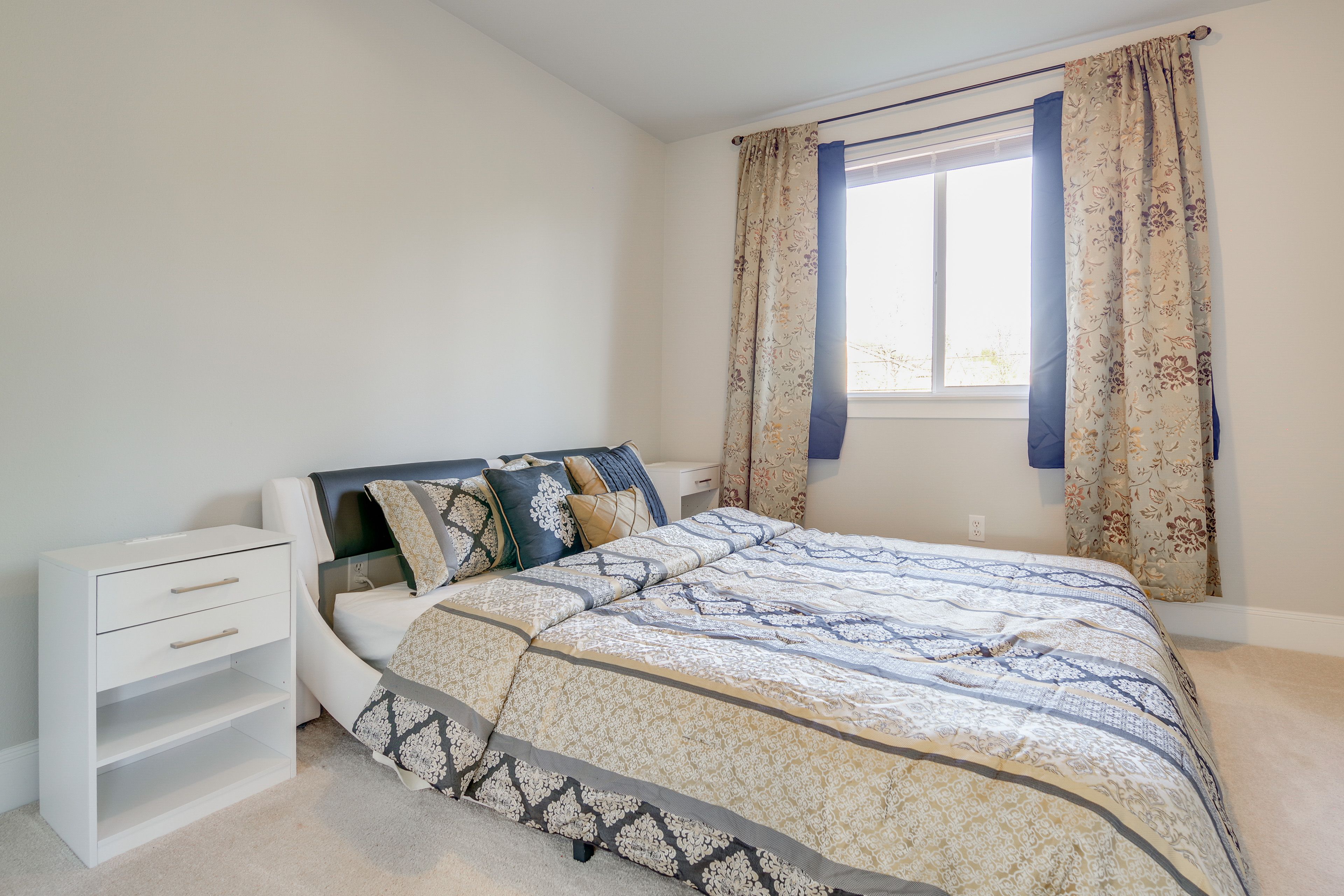 Bedroom 4 | Queen Bed | 2nd Floor