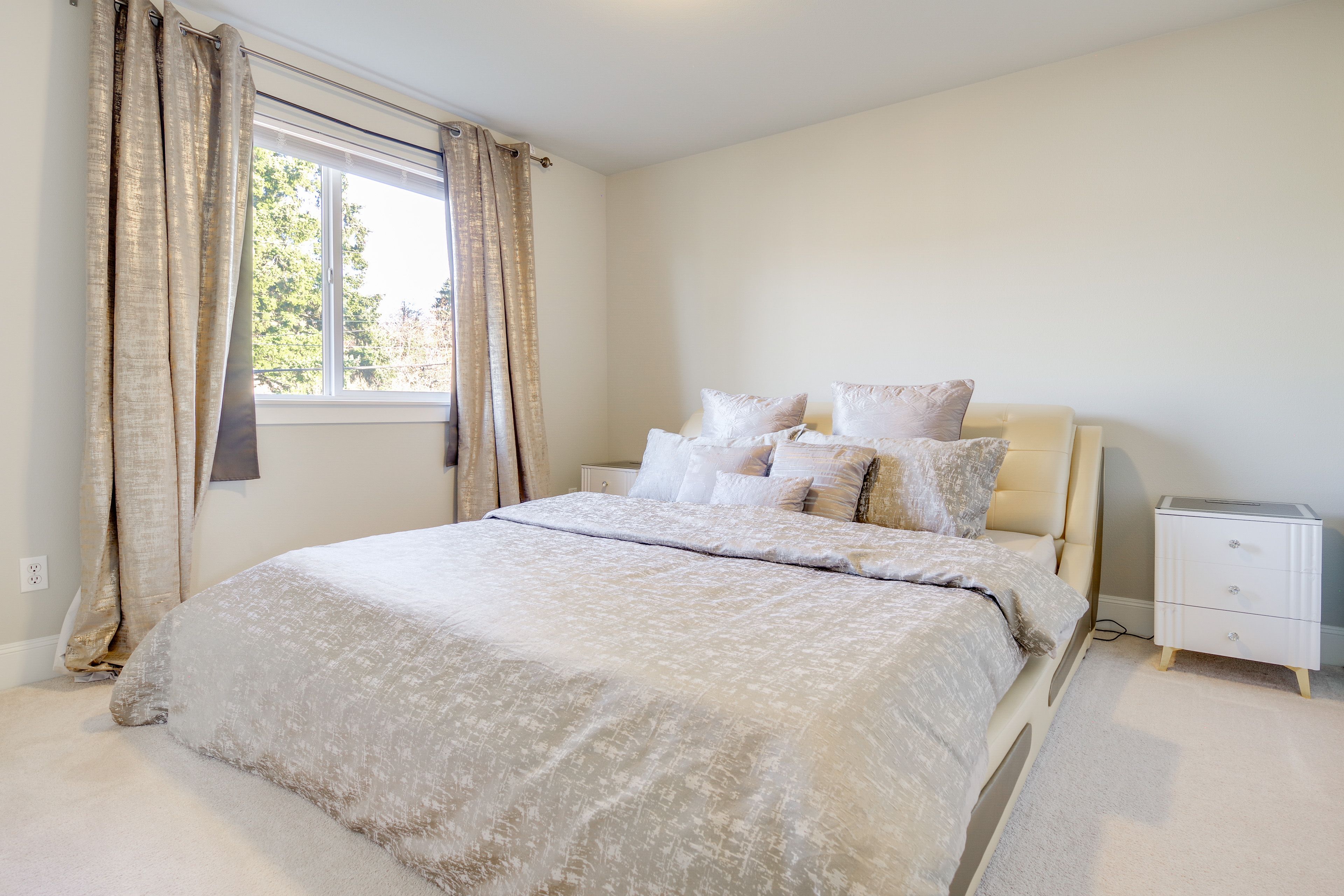 Bedroom 2 | King Bed | 2nd Floor