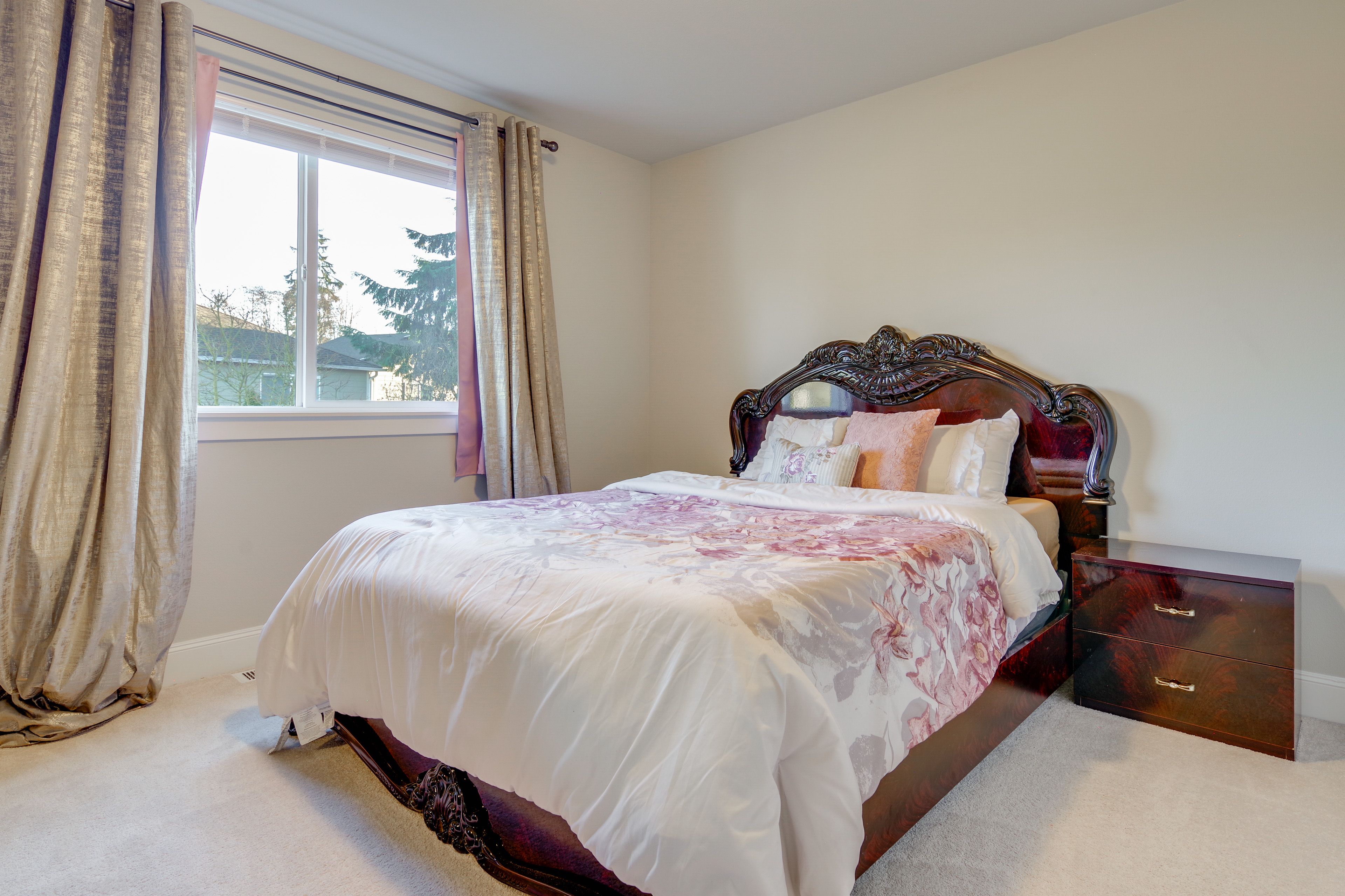 Bedroom 5 | Queen Bed | 2nd Floor