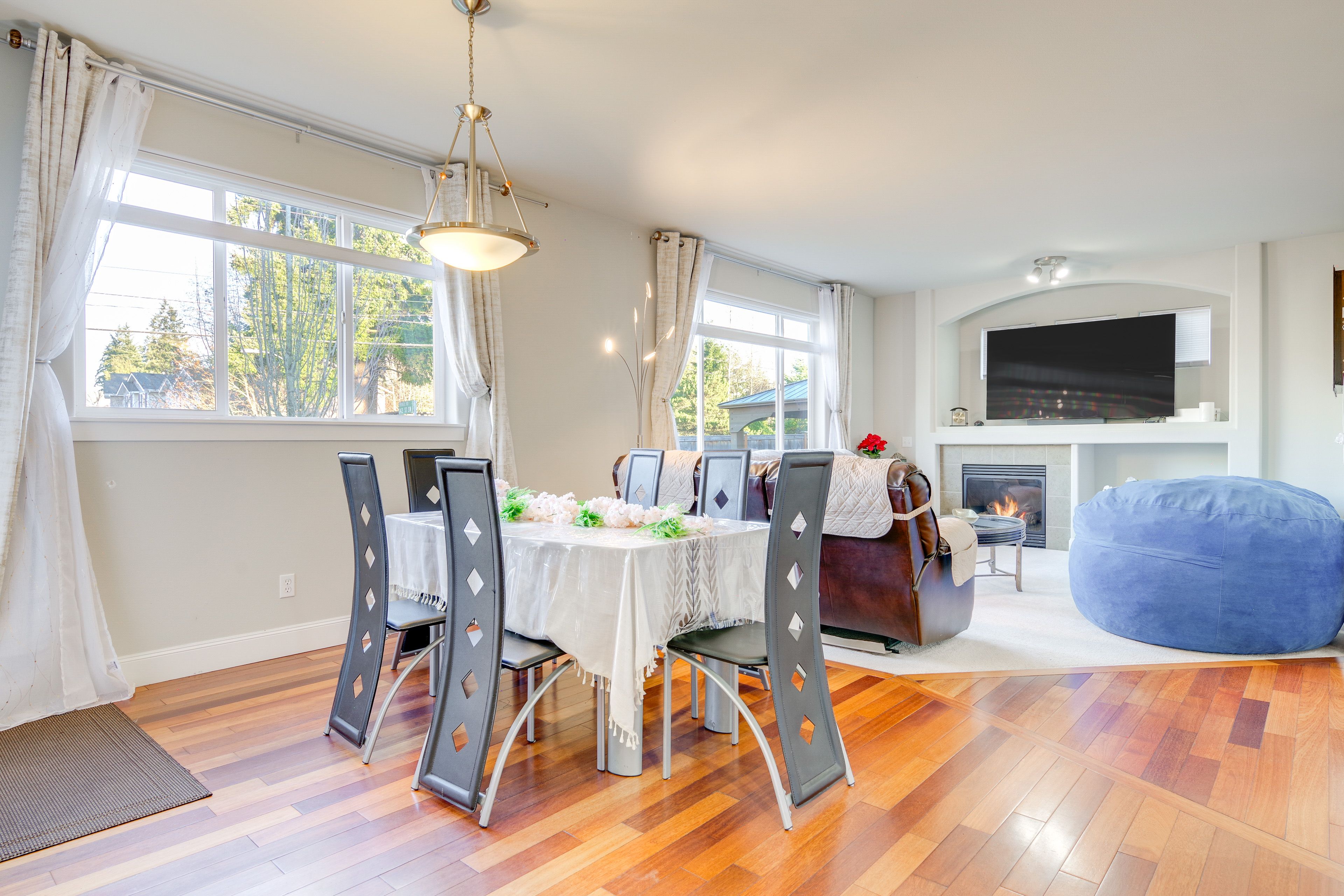 Dining Area | Living Room | Dishware & Flatware | Fireplace | 2-Story Home
