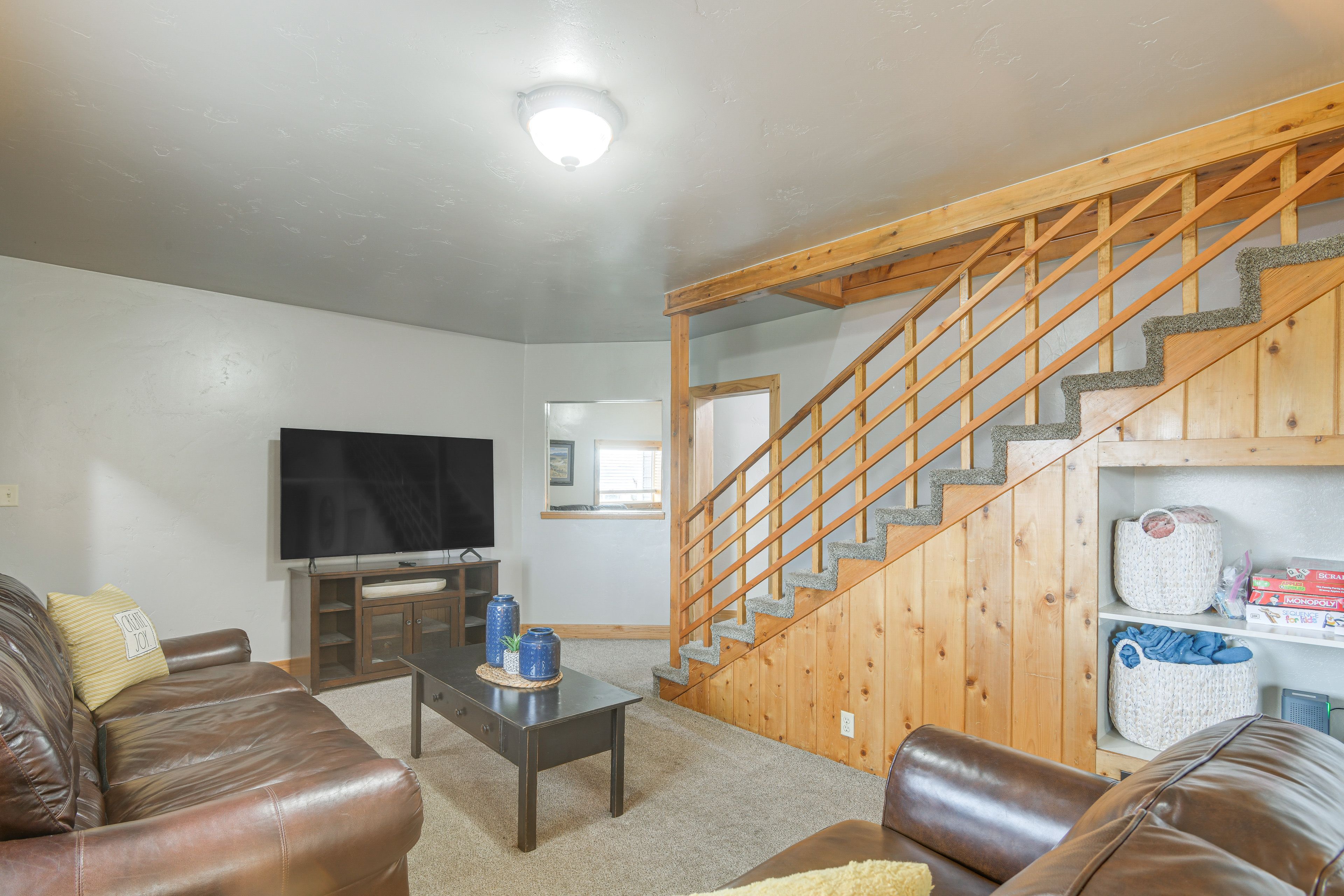 Living Room | 1st Floor | Smart TV