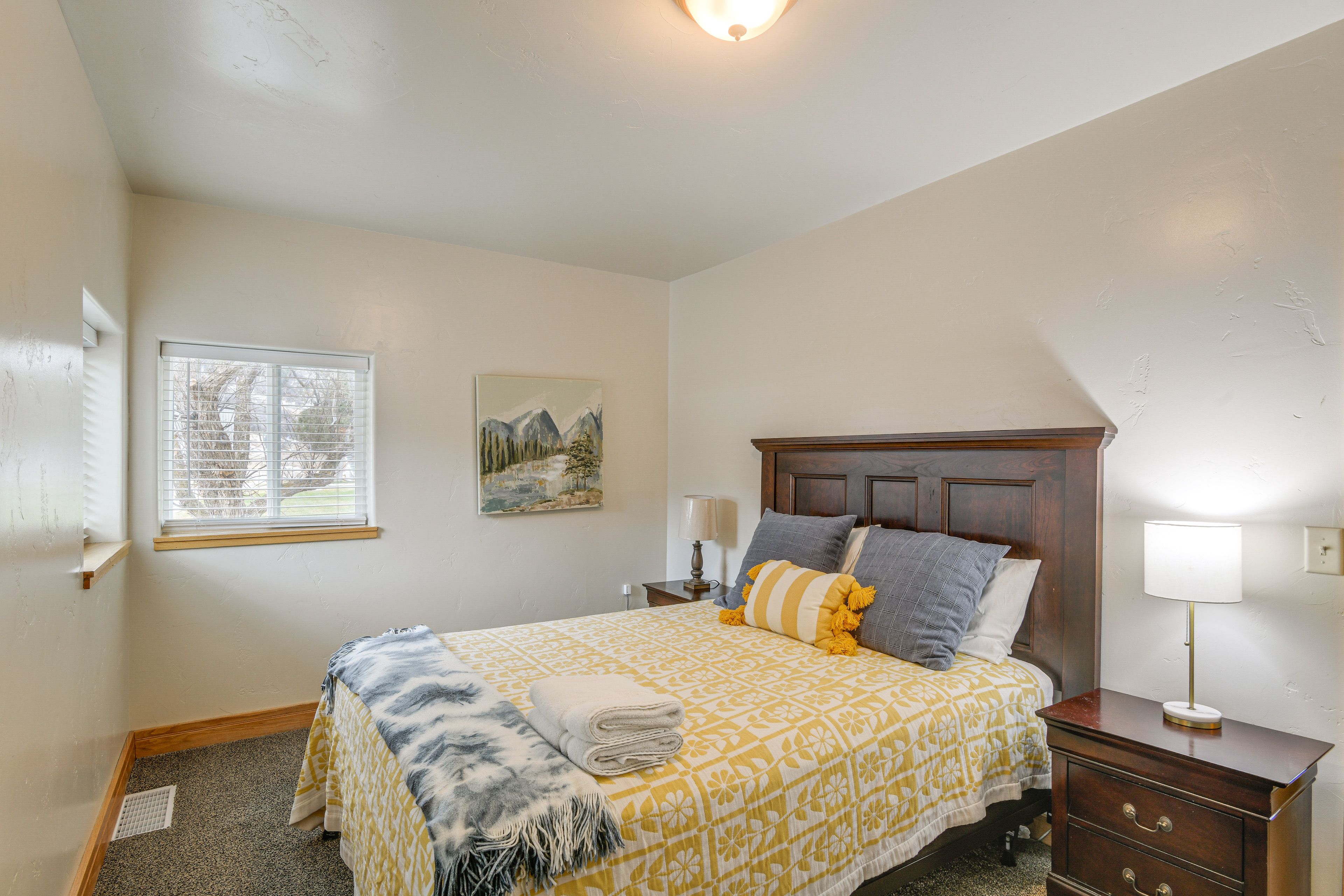 Bedroom 1 | 1st Floor | Queen Bed