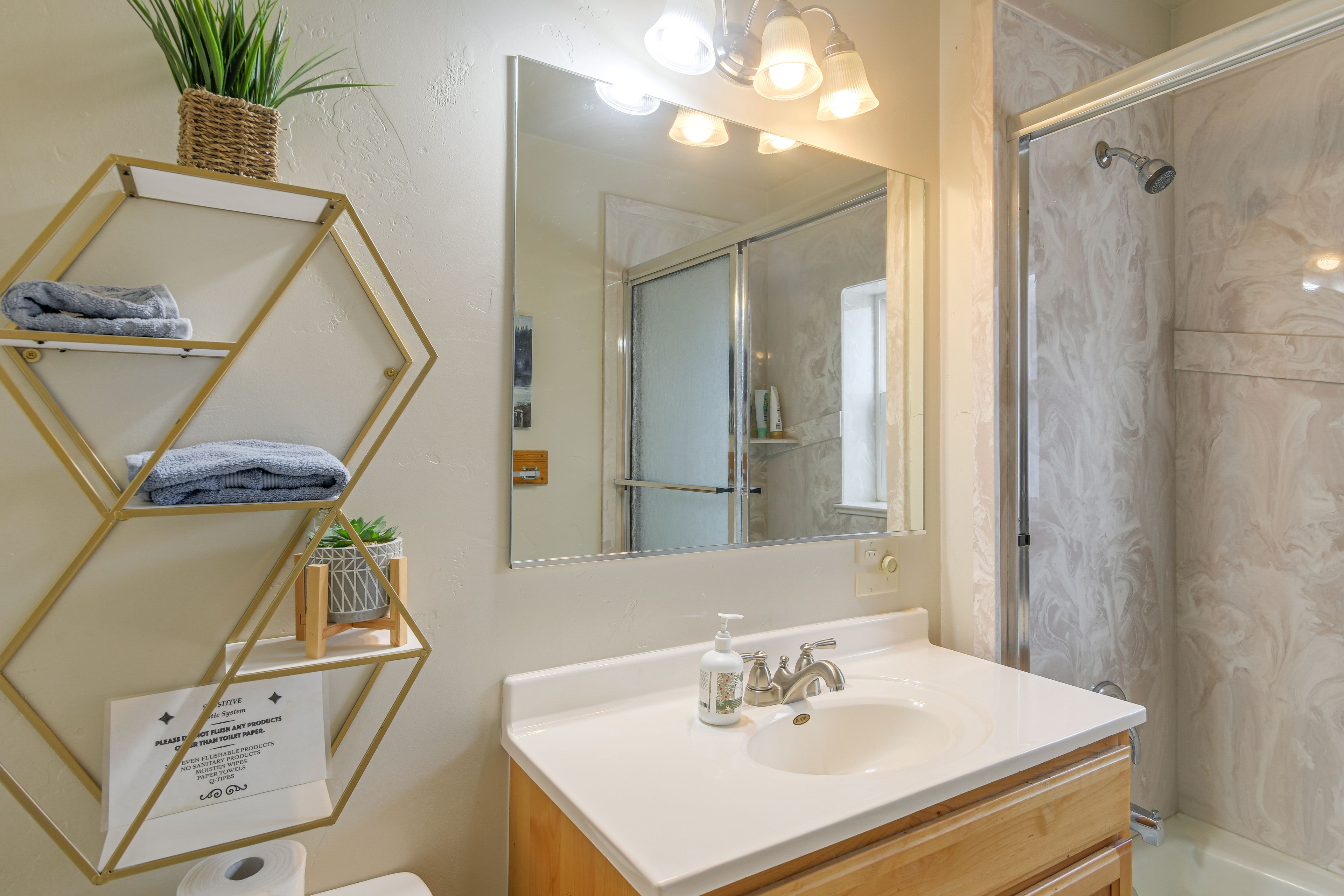 Bathroom | 1st Floor