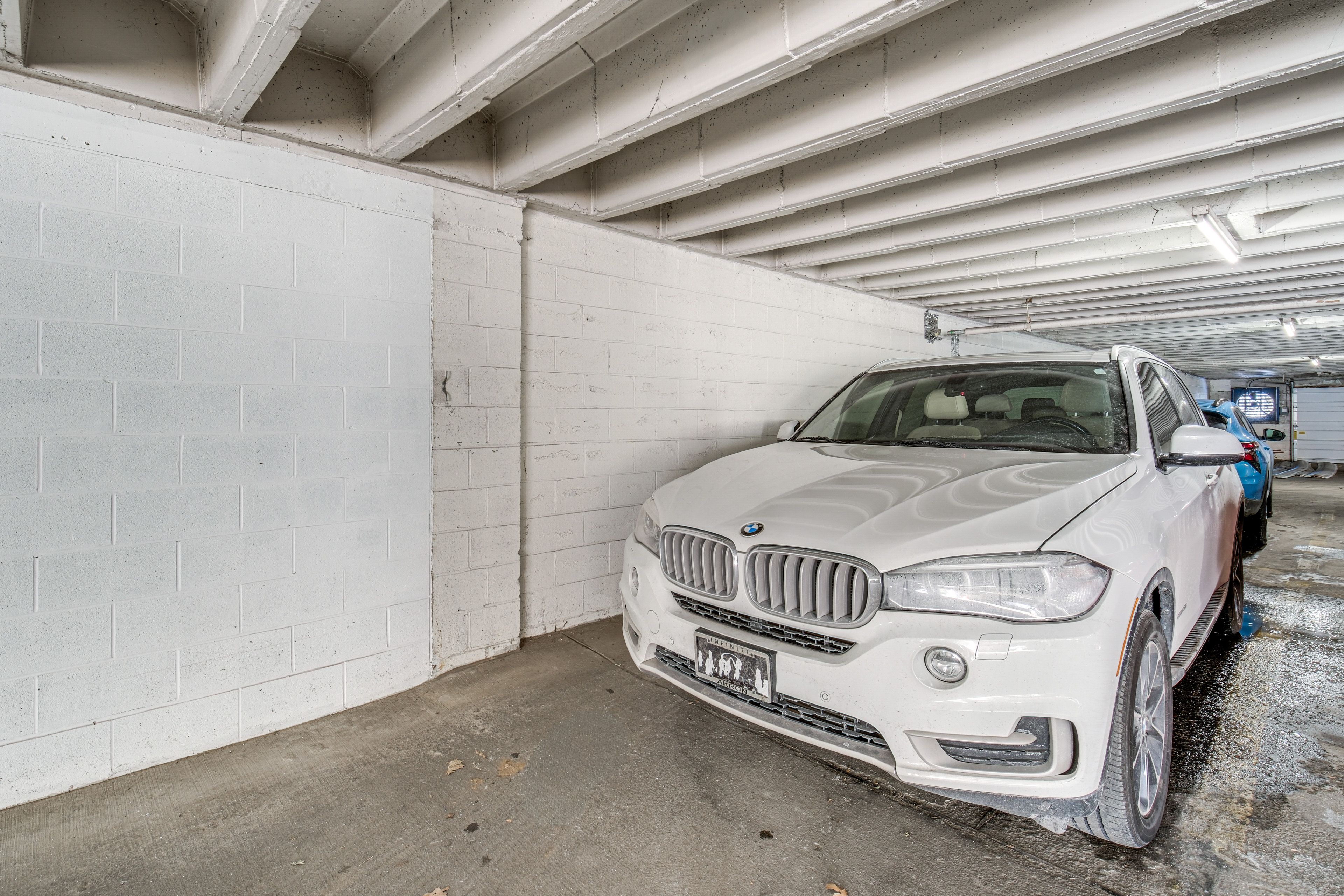 Parking | Community Garage (1 Vehicle)