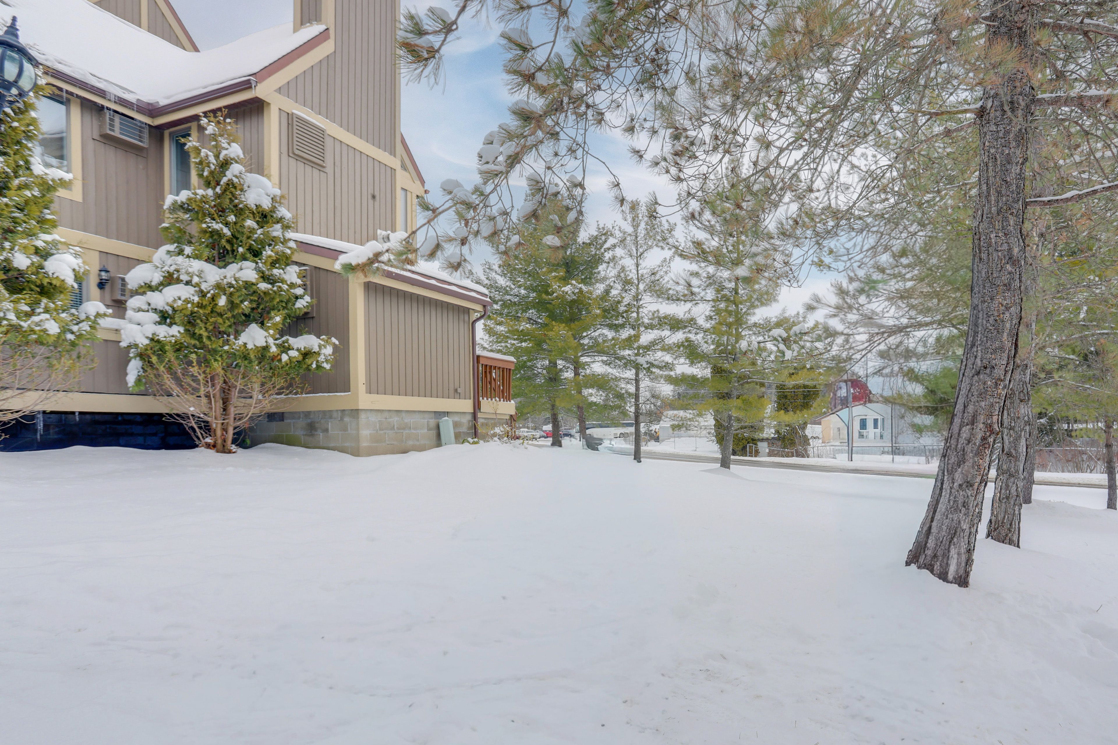 Condo Exterior | Parking Available in Community Lot (All Vehicles)