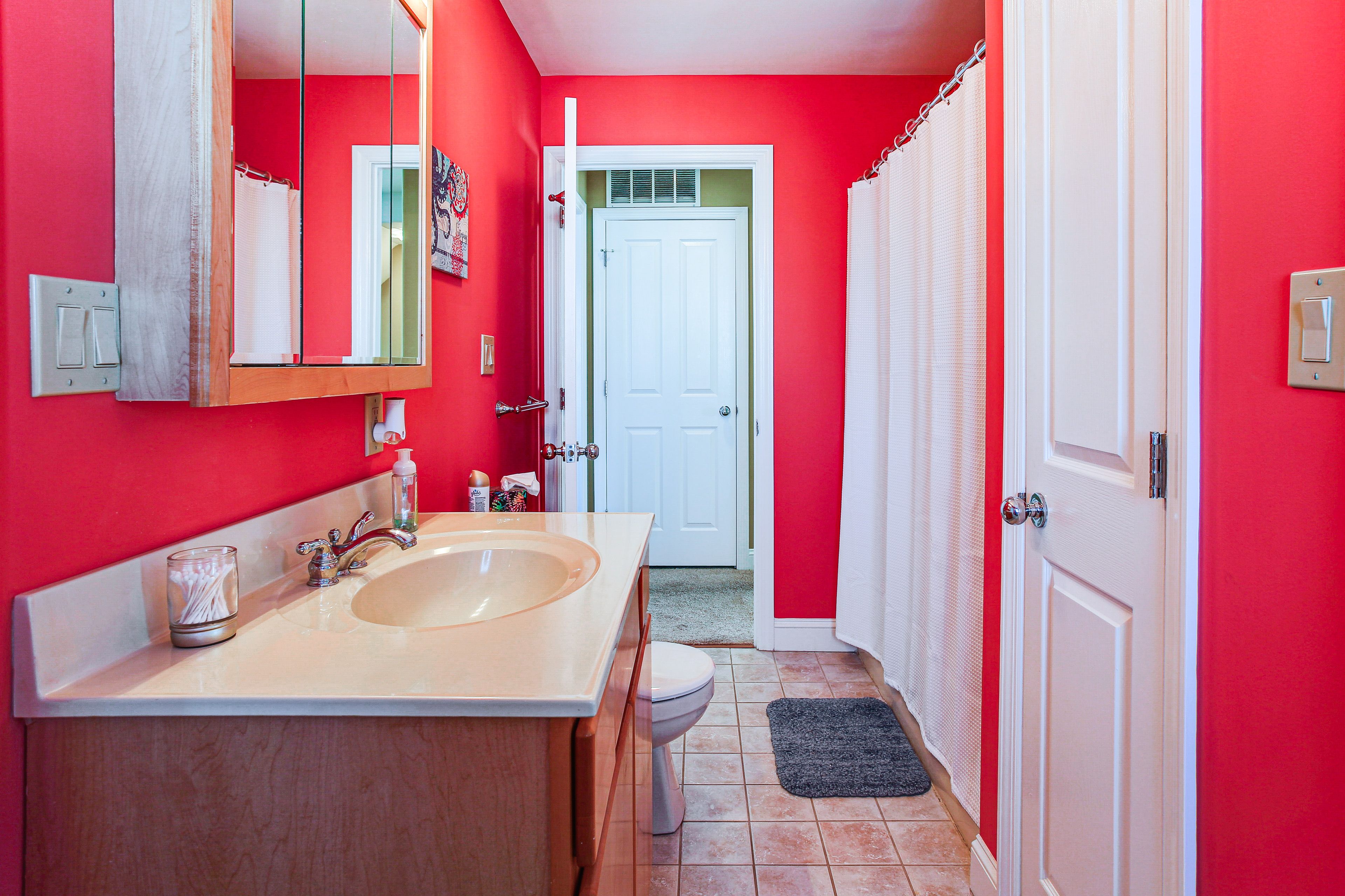 Full Bathroom | 3rd Floor