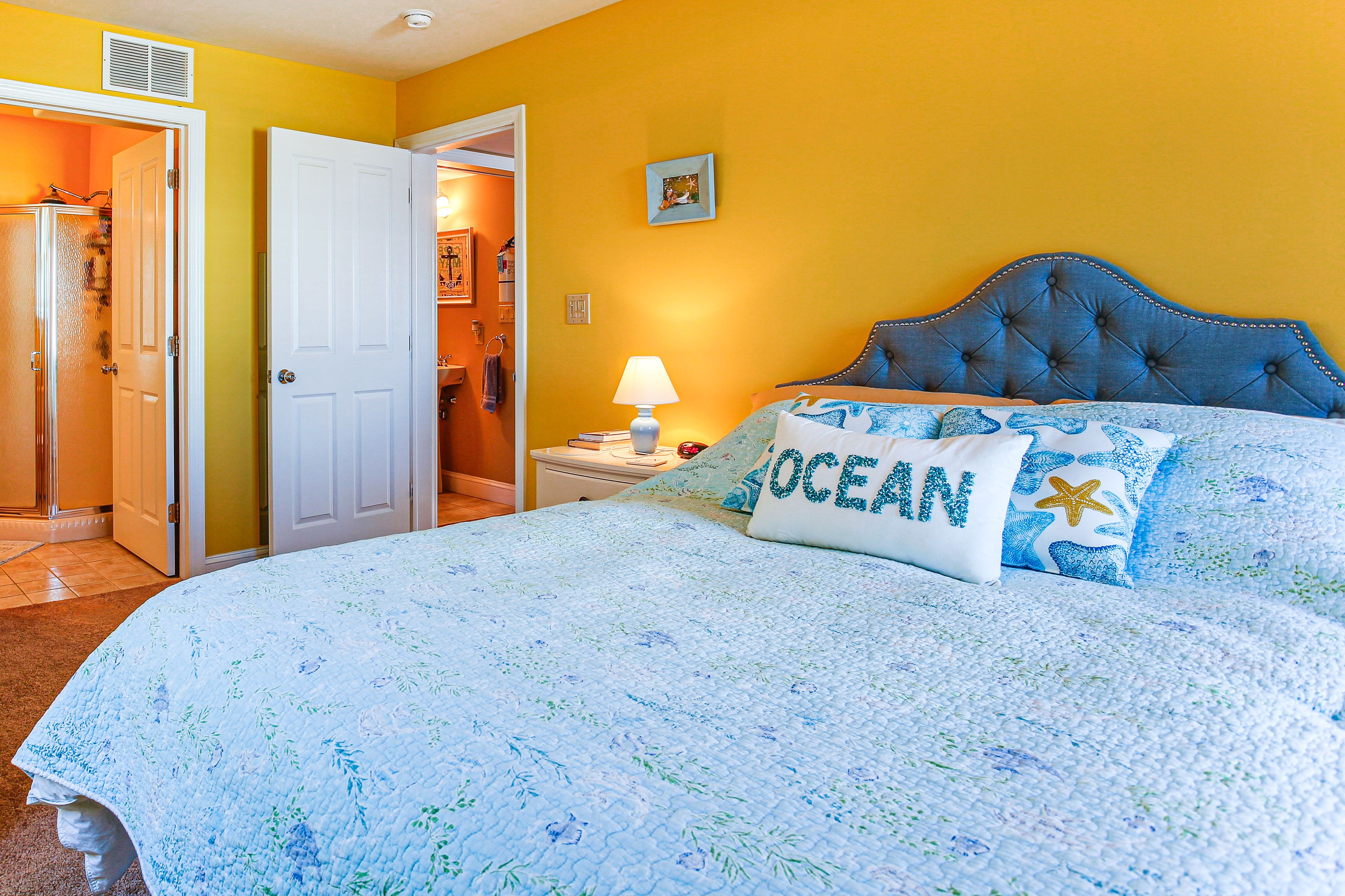 Bedroom 1 | 1st Floor | Queen Bed | En-Suite Bathroom