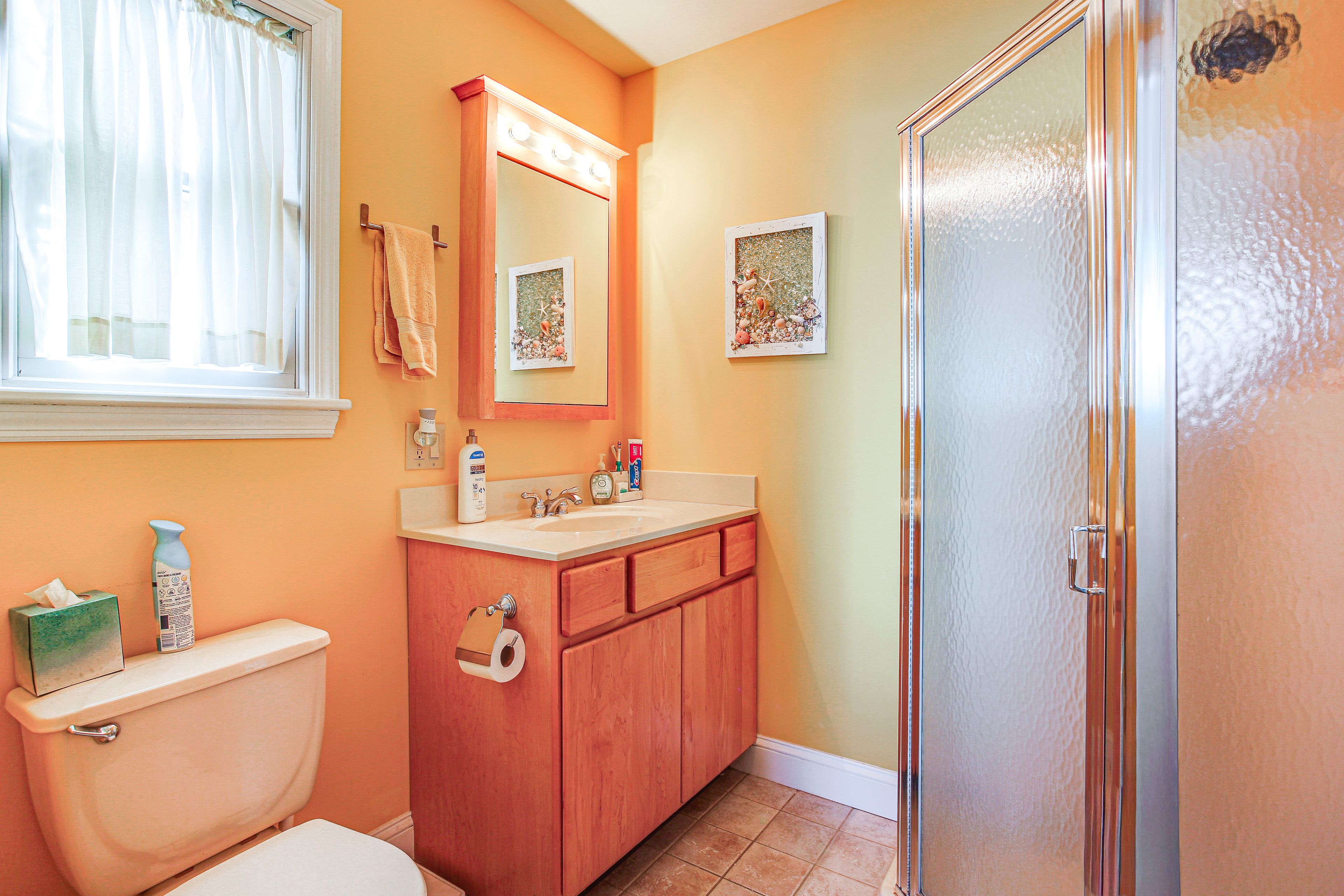 En-Suite Bathroom | 1st Floor