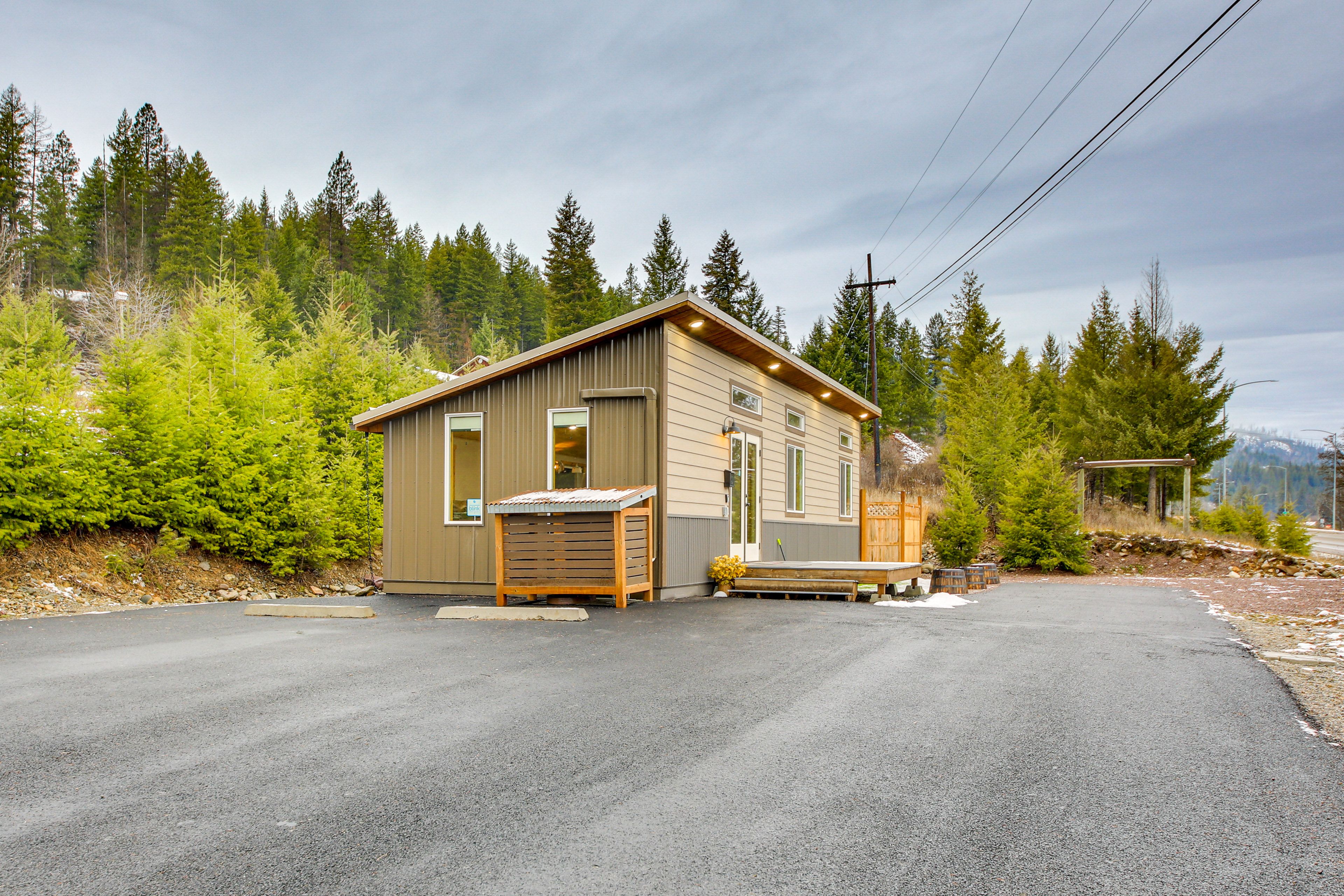 Parking | Driveway (4 Vehicles) | Trailer Parking Allowed On-Site
