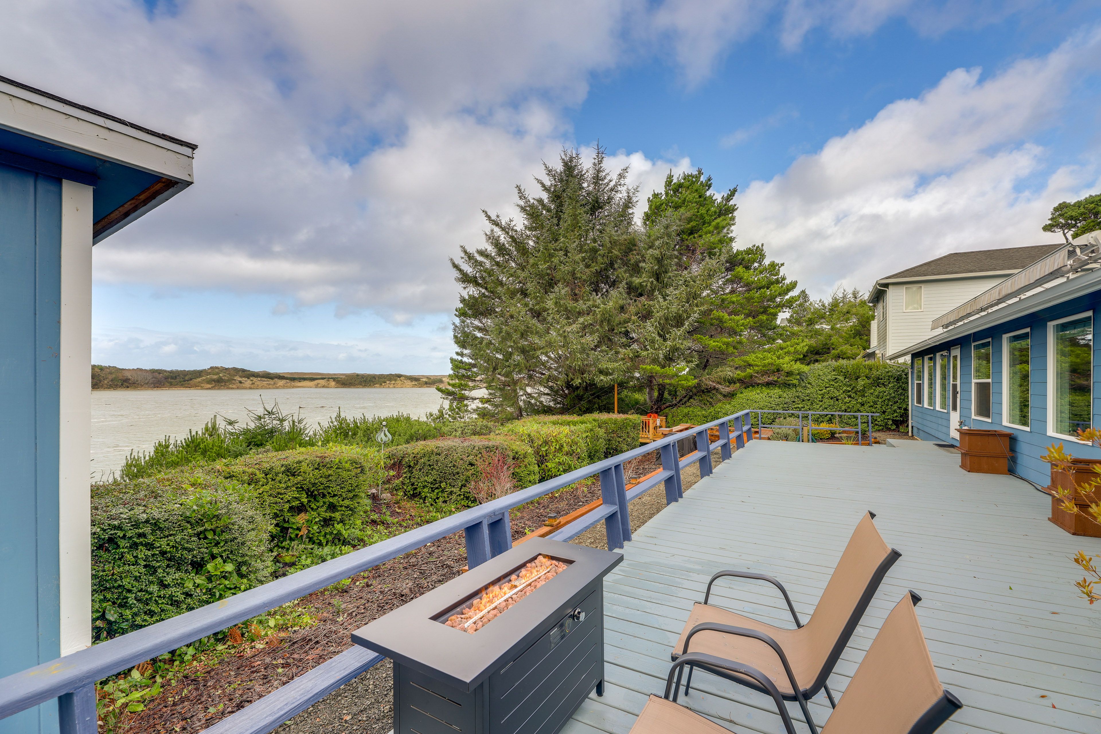 Spacious Deck | Siuslaw River View