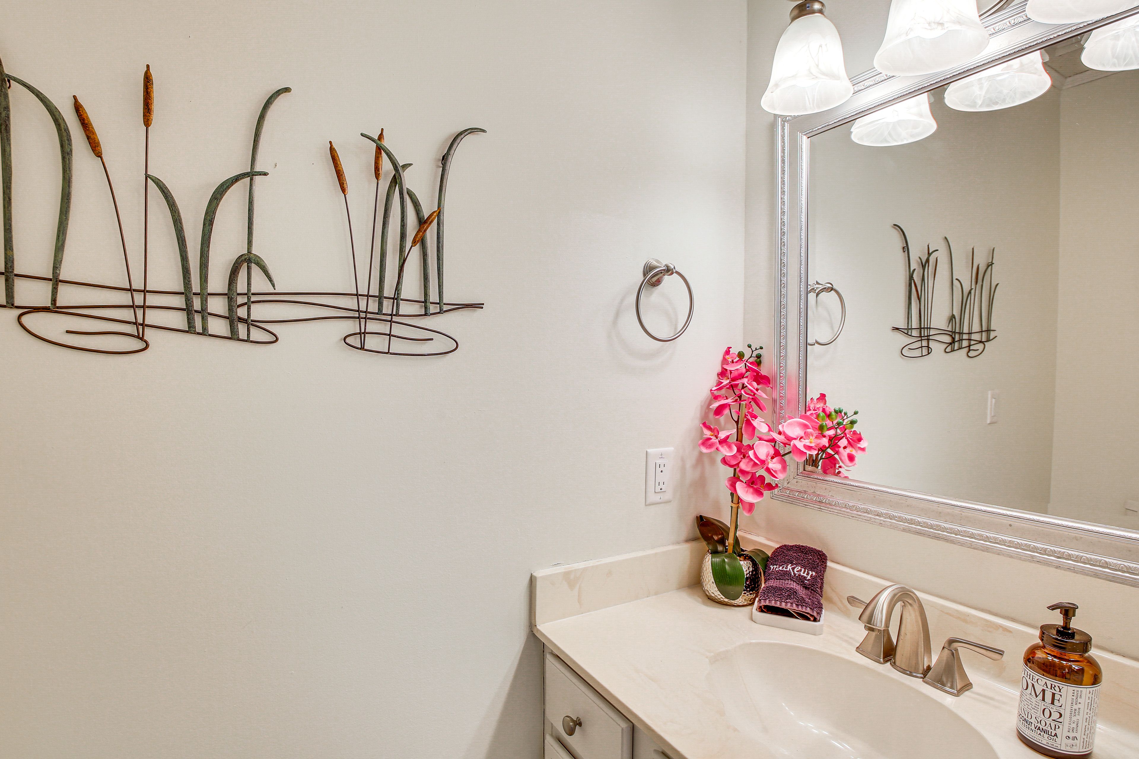 Half Bathroom | Main Level