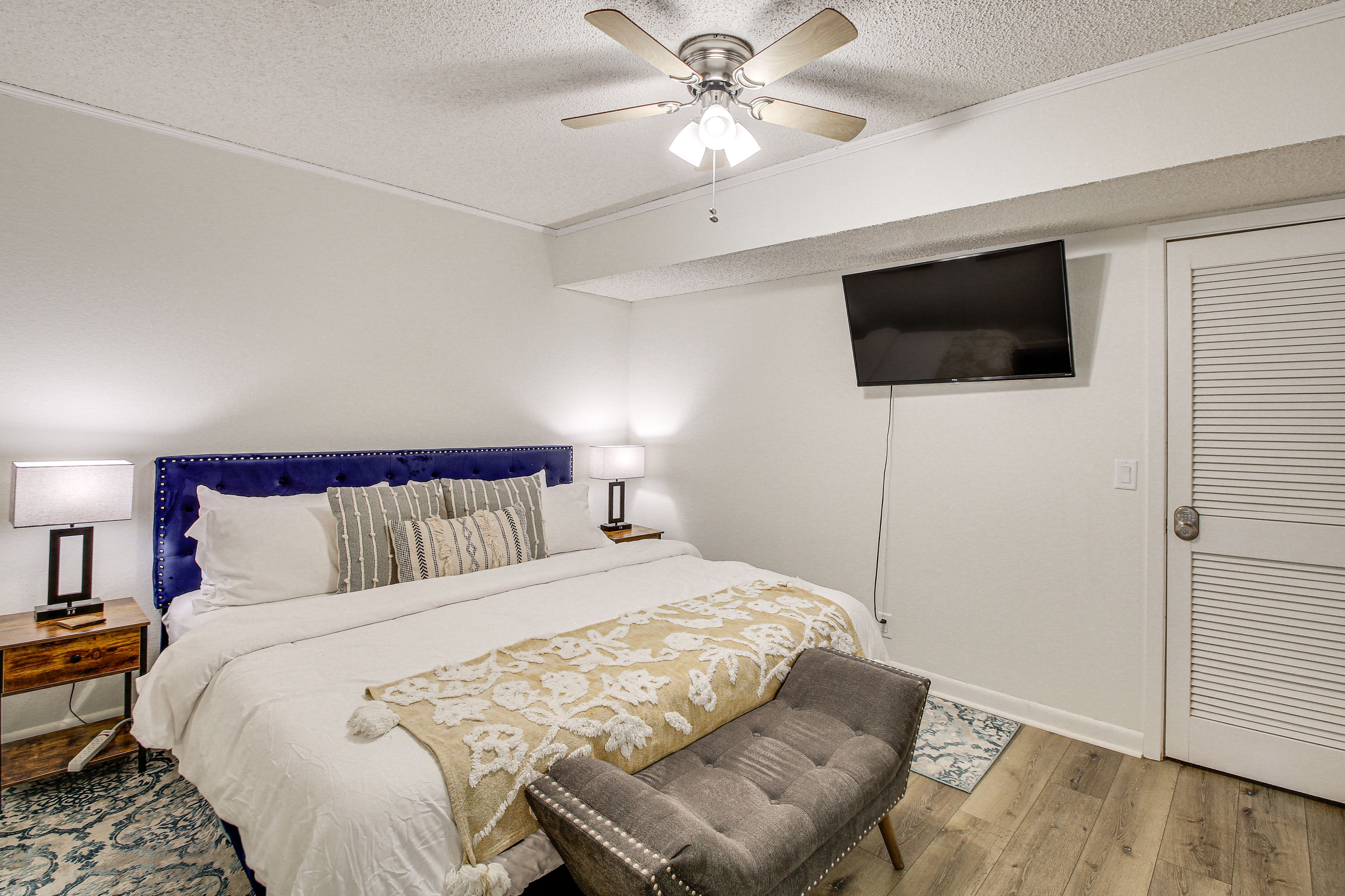 Bonus Room | King Bed | Lower Level