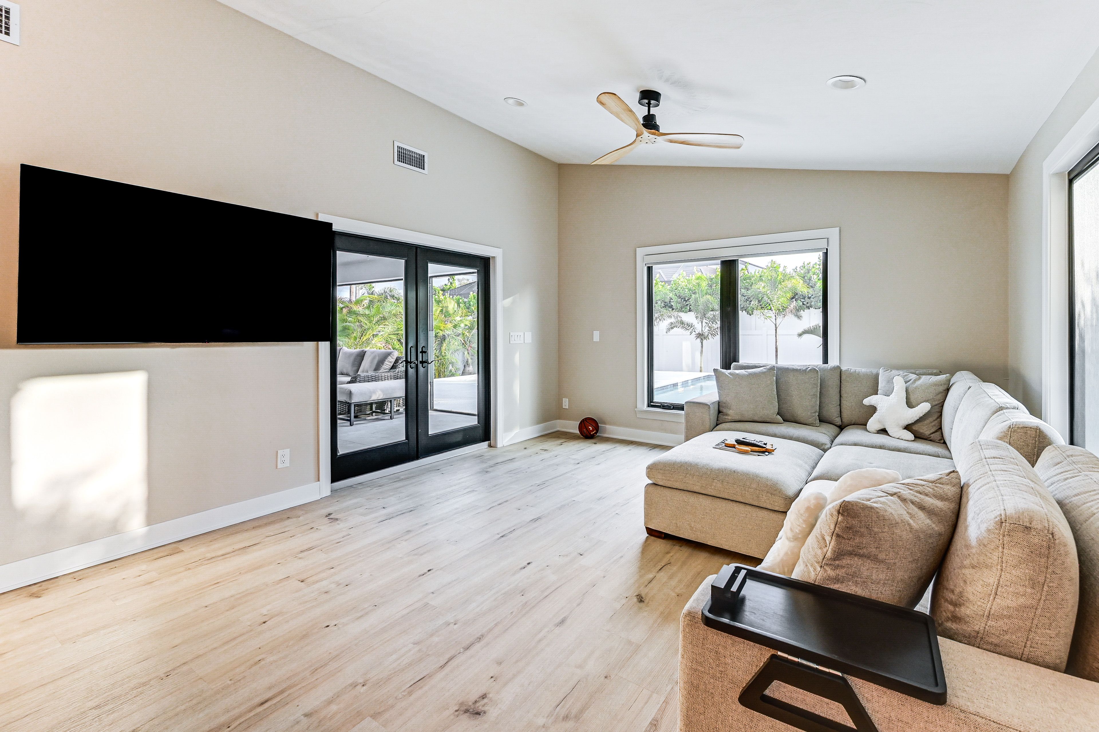 Living Room | Free WiFi