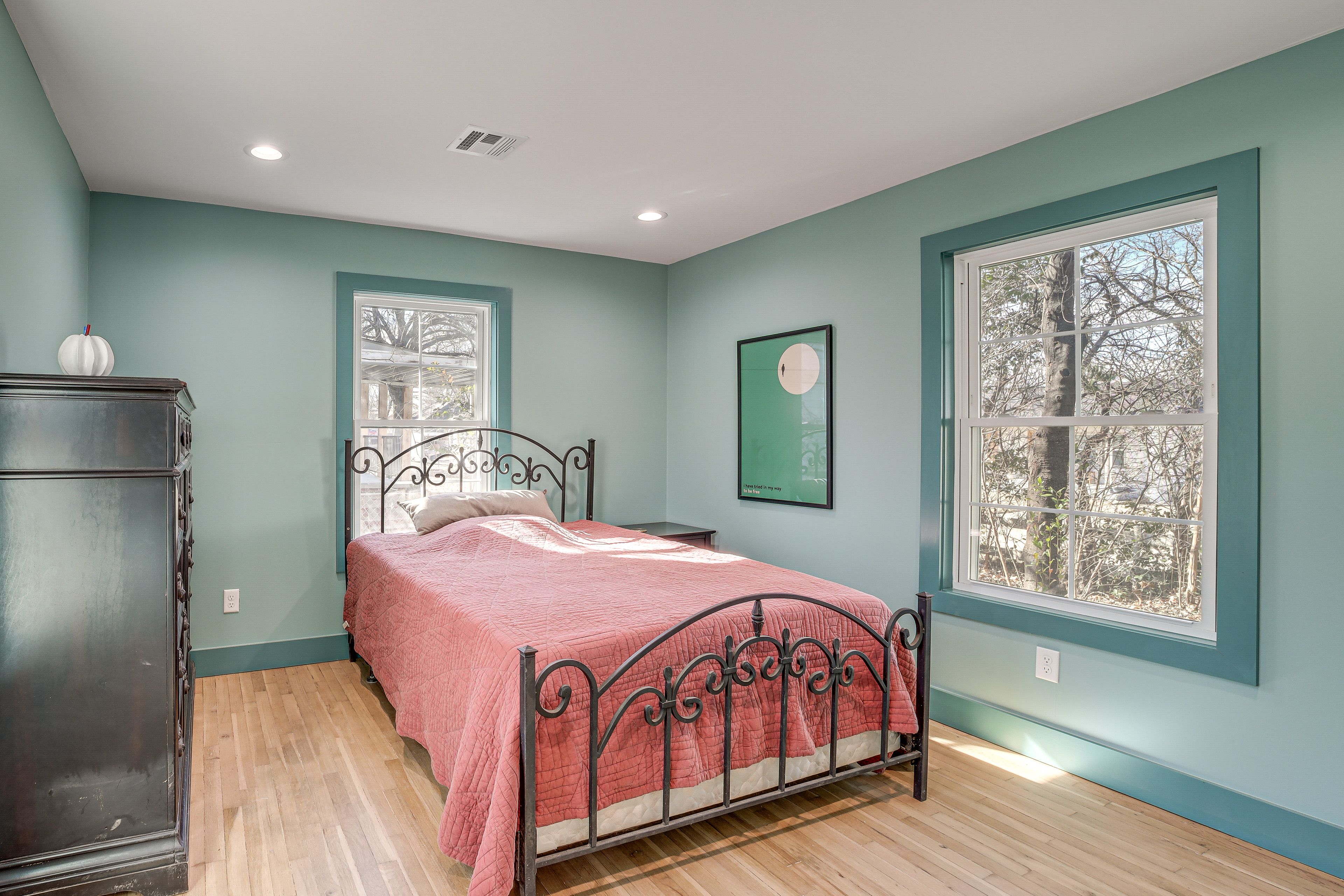 Bedroom 1 | Queen Bed