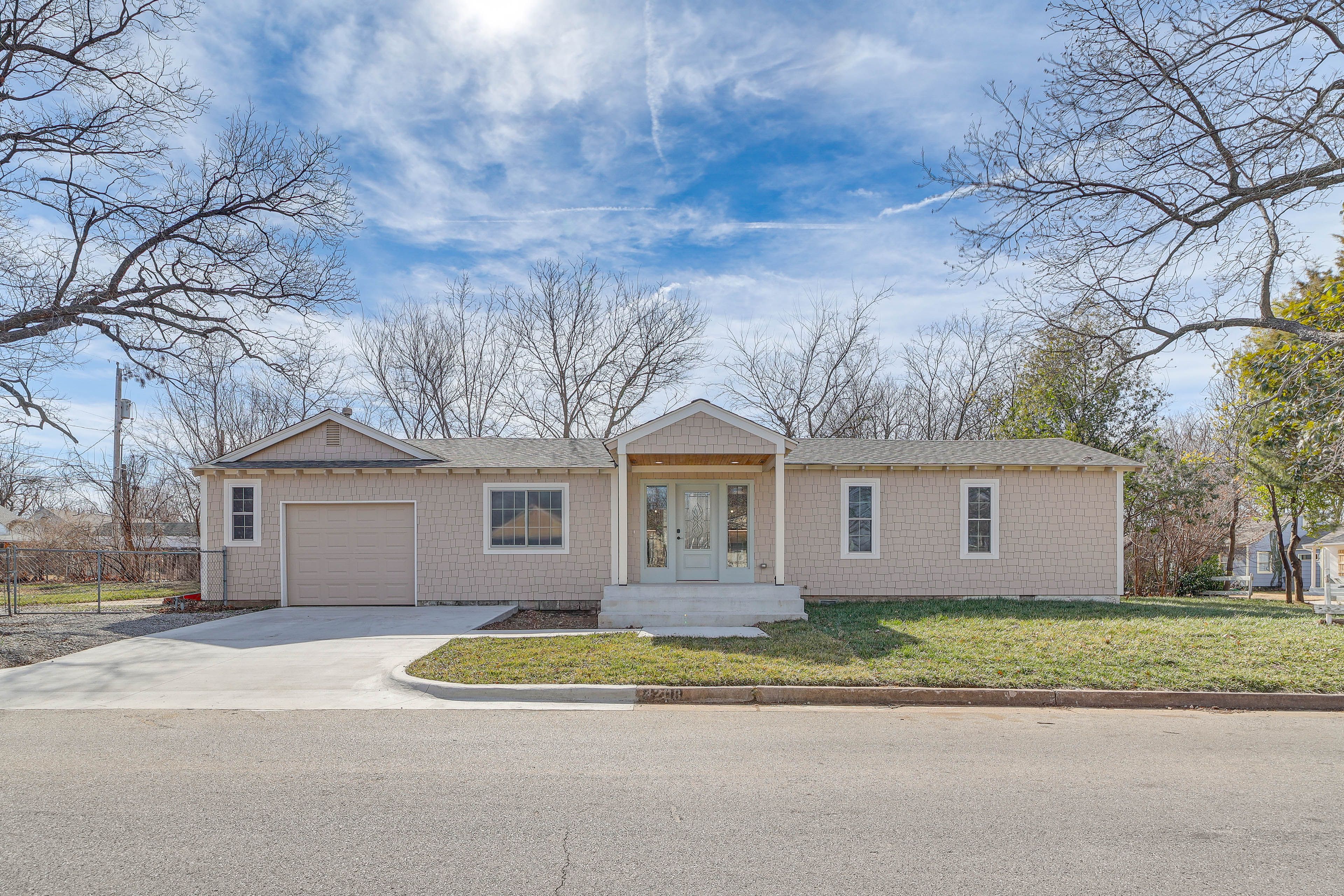 Parking | Driveway (2 Vehicles) | Carport (1 Trailer) | RV Parking