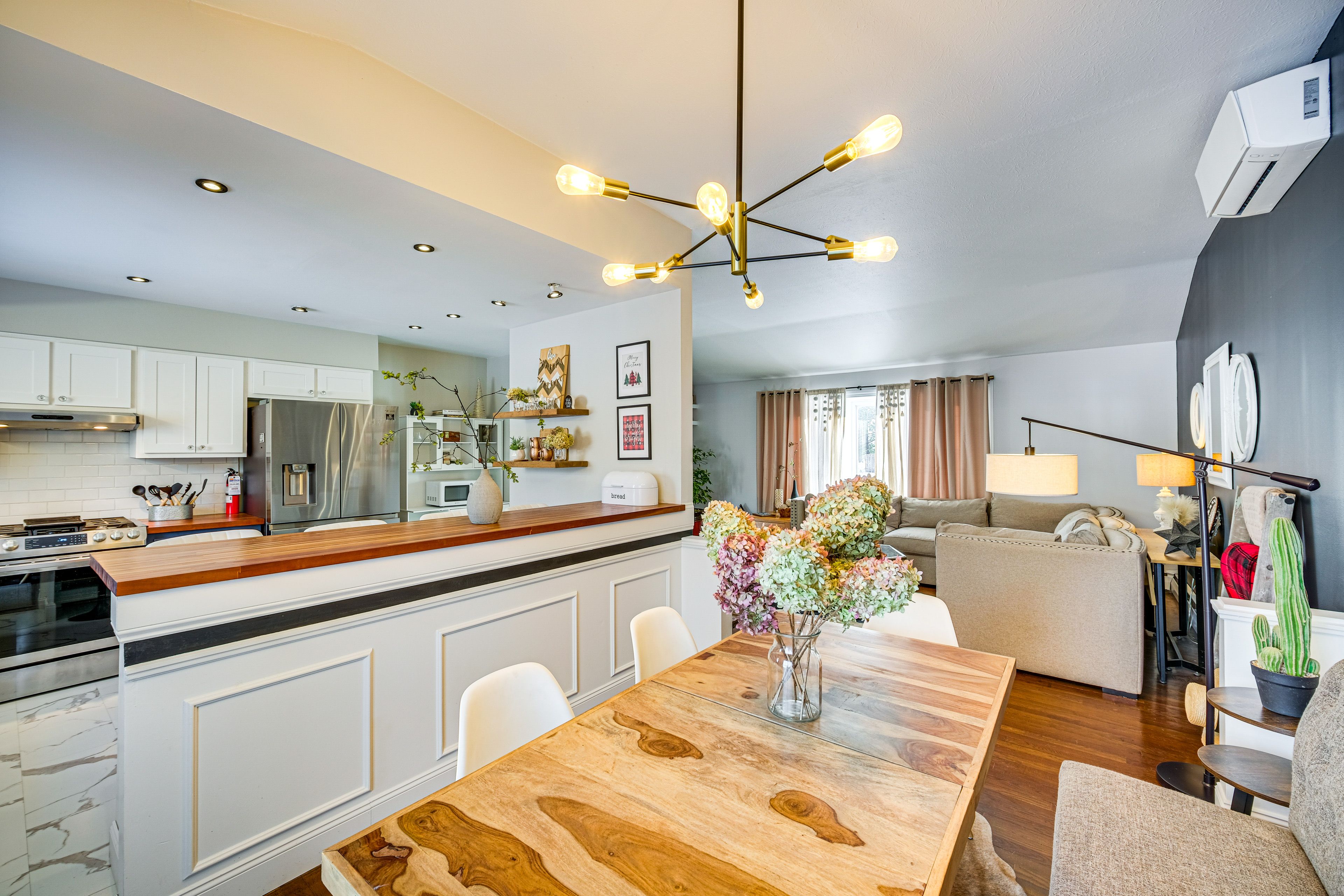 Kitchen | Dining Area