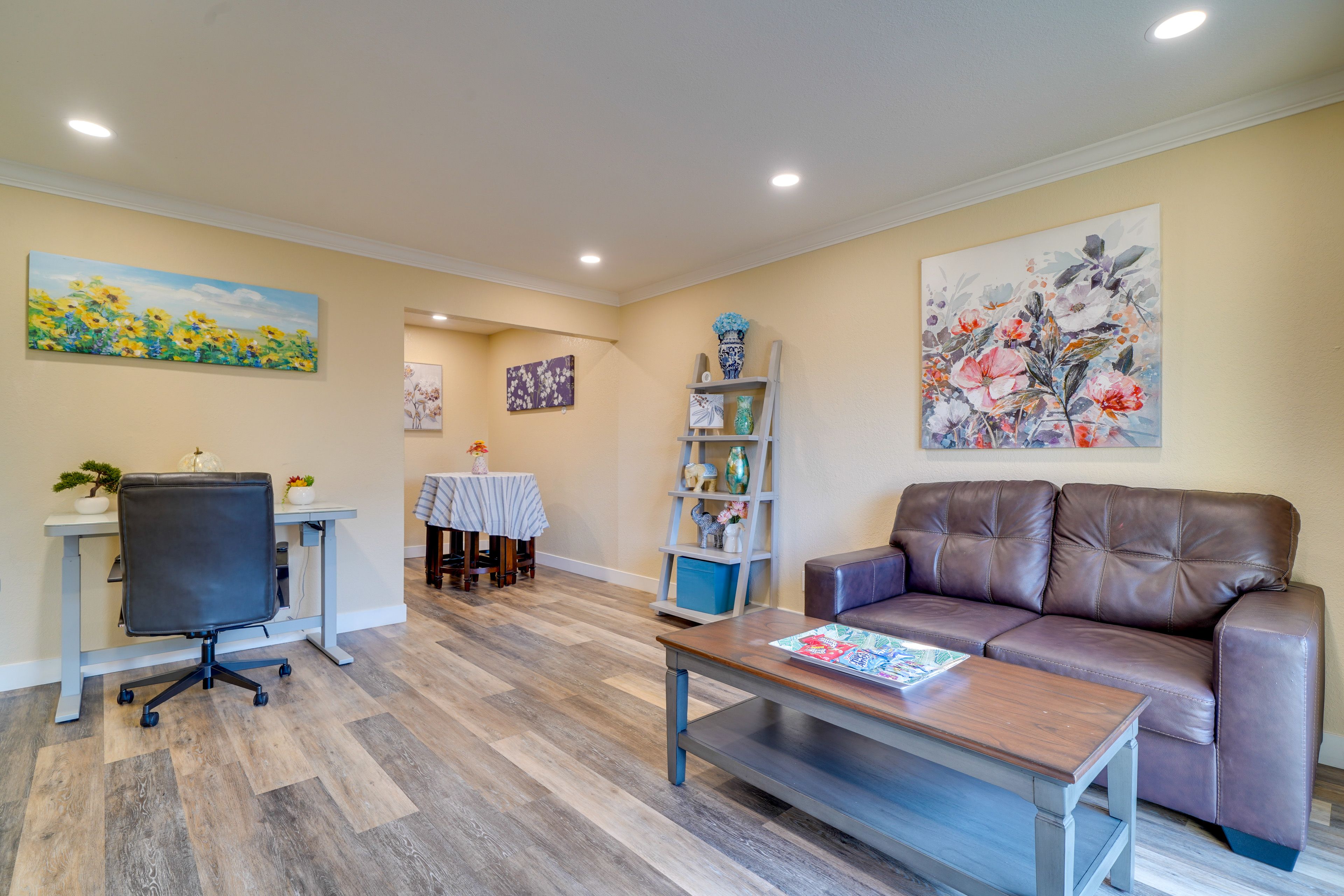 Living Room | Free WiFi