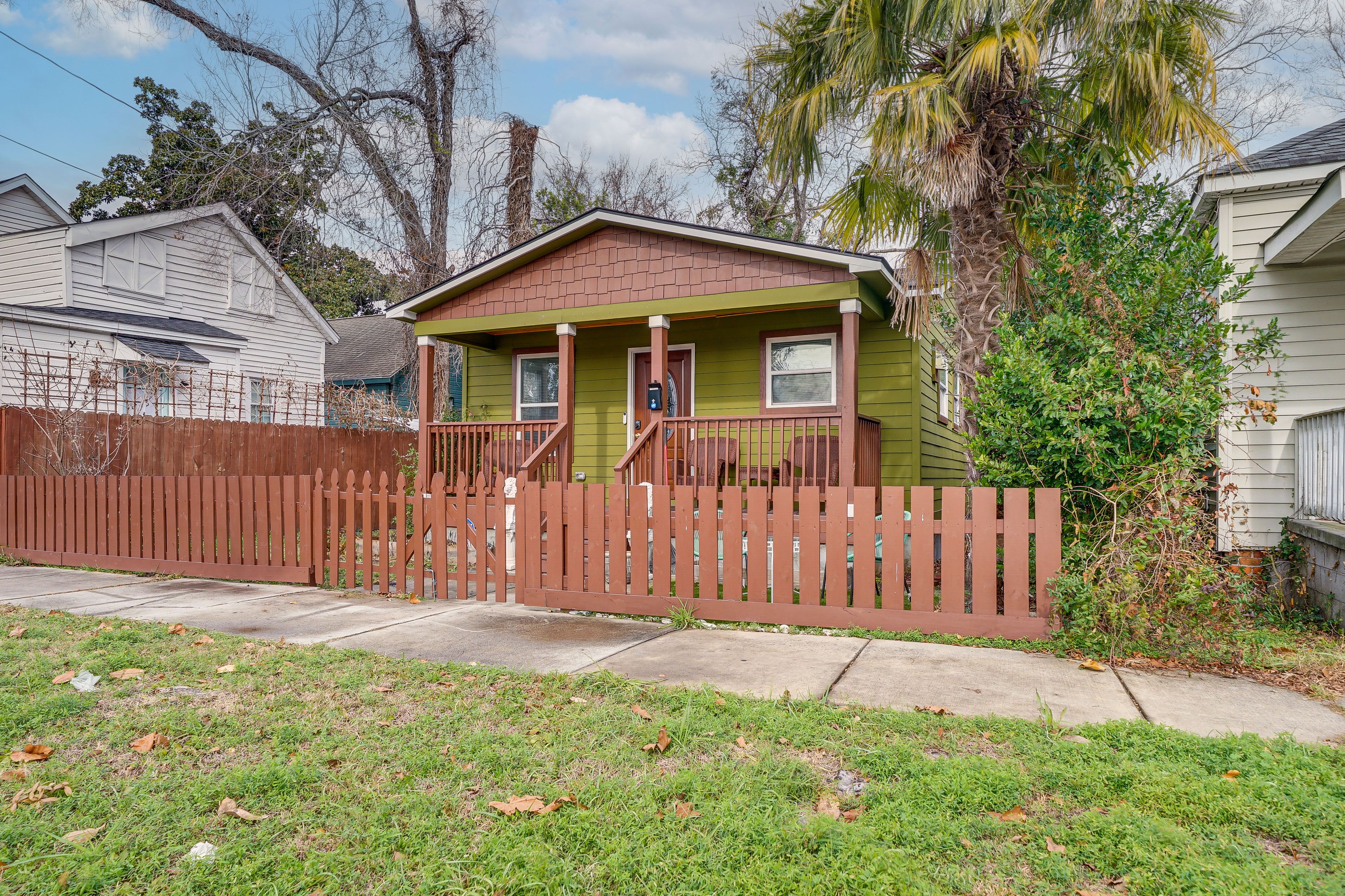 Parking | Parking Lot (First-Come, First-Served)