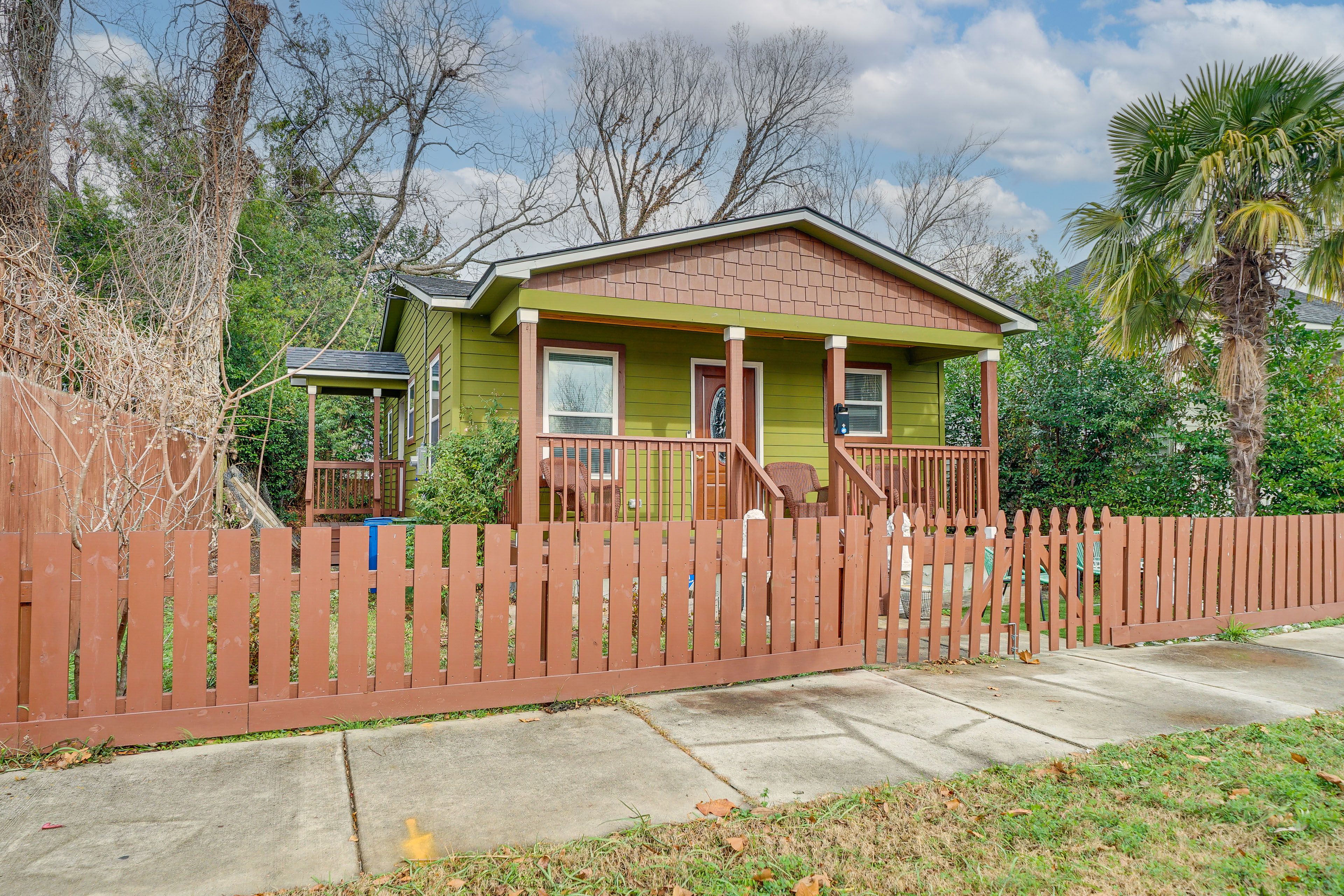 Wilmington Vacation Rental | 2BR | 1.5BA | 1,300 Sq Ft | 4 Steps to Enter